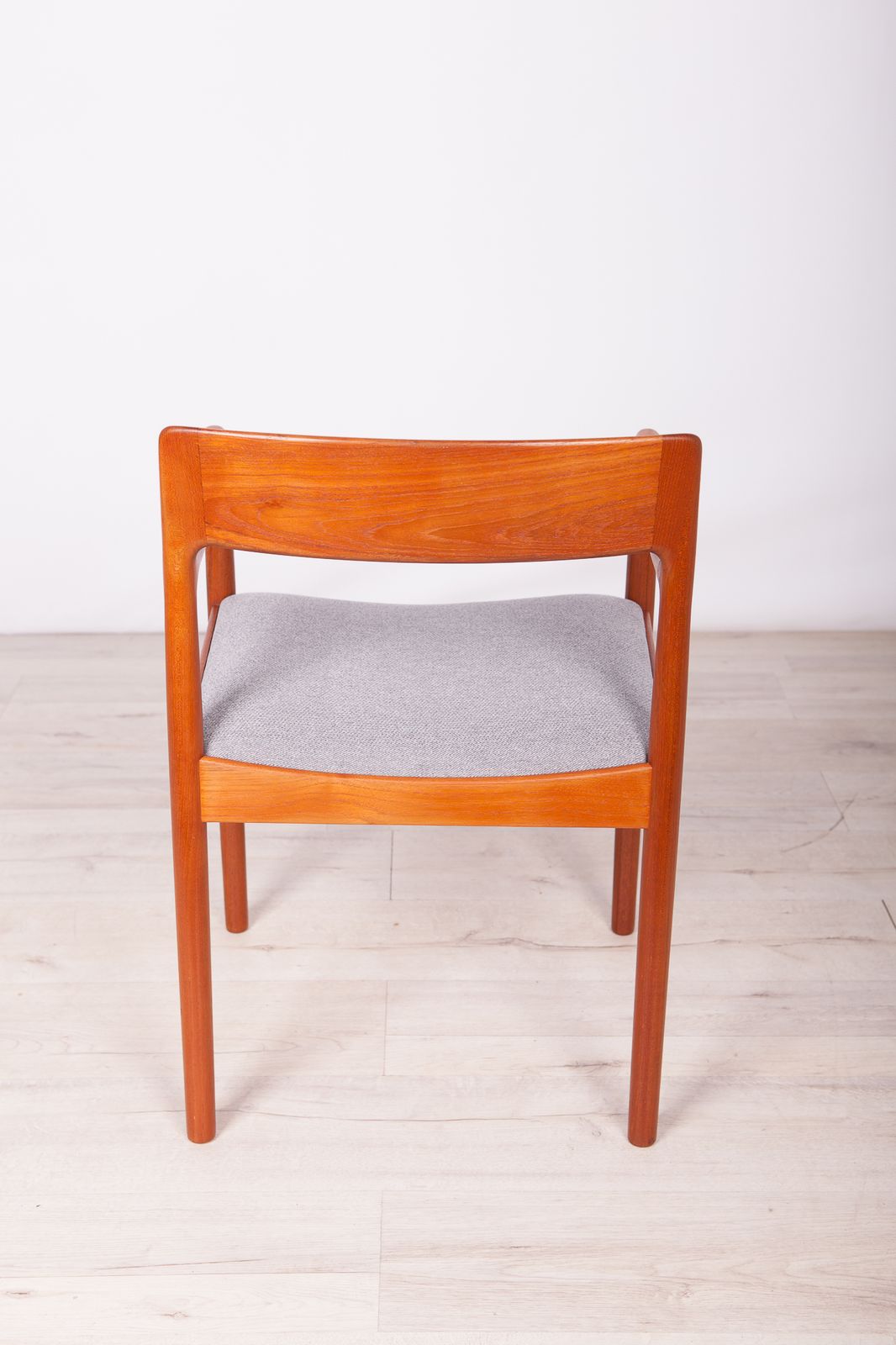 photo vintage Mid Century Teak Dining Chairs By Johannes Nørgaard For Nørgaards Møbelfabrik 1960s, Set Of 8