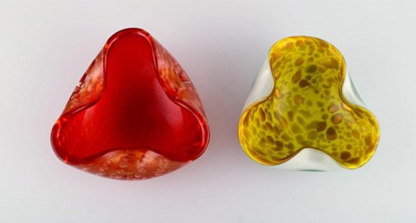 Deux coupes Murano en verre soufflé bouche avec bulles incrustées, design italien photo for sale