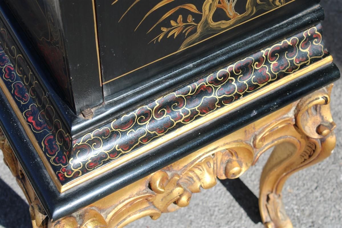 photo vinterior Midcentury Italian Orientalist Wood Bar Cabinet In Gold And Black Lacquer, 1950