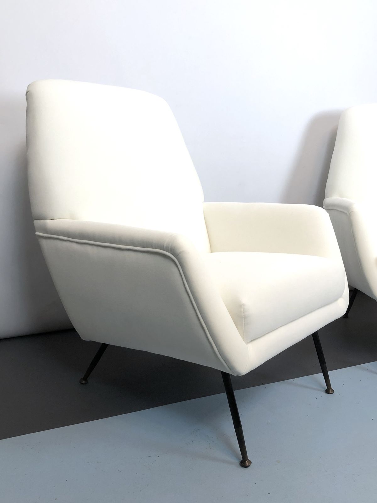 Mid Century Italian Warm White Velvet Armchairs From 50s. Set Of Two photo vintage