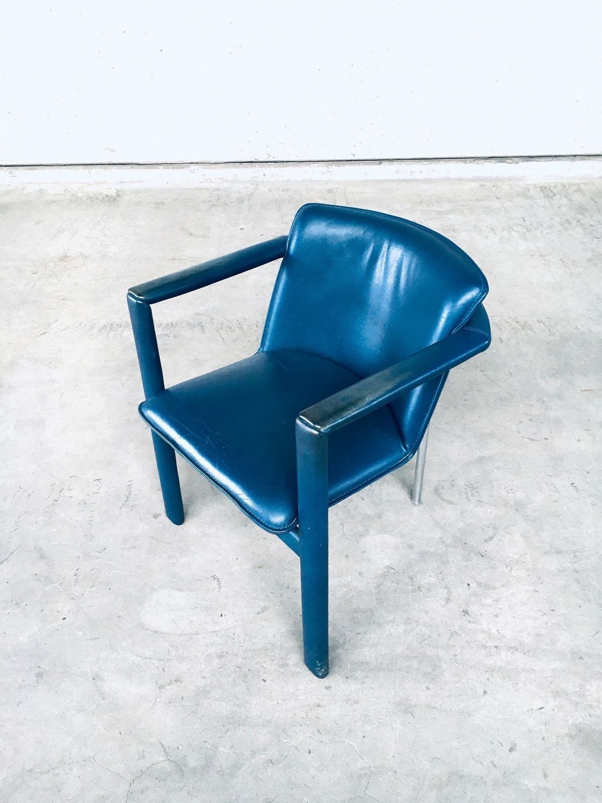 photo for sale Cachucha Lederen Eetkamerstoelen, Ontwerp Hugo De Ruiter Voor Leolux, Jaren 1990
