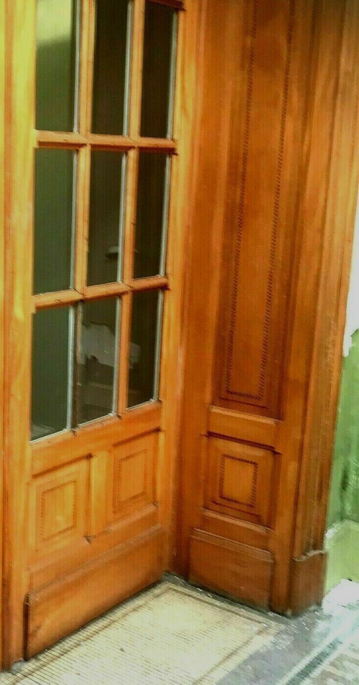 Four Leaf Partition Door And Transom In Natural Wood Bevel Tile photo vinterior