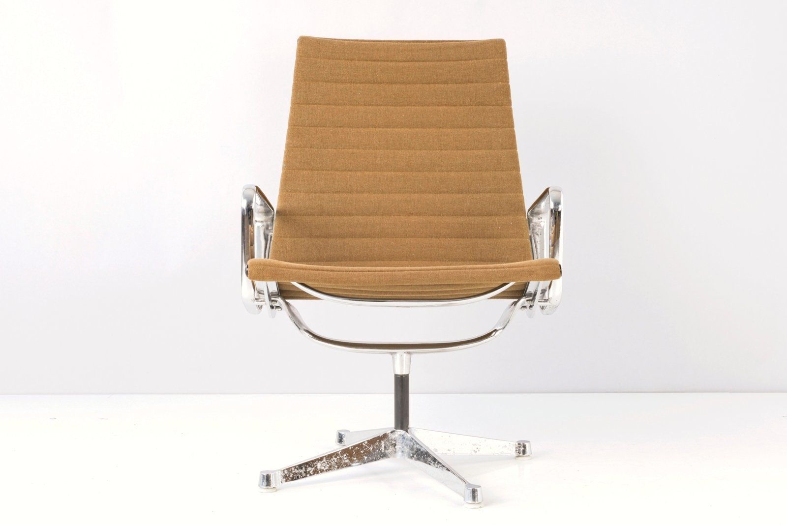 Furniture Model 682 Swivel Armchair By Charles & Ray Eames For Herman Miller, 1958 photo