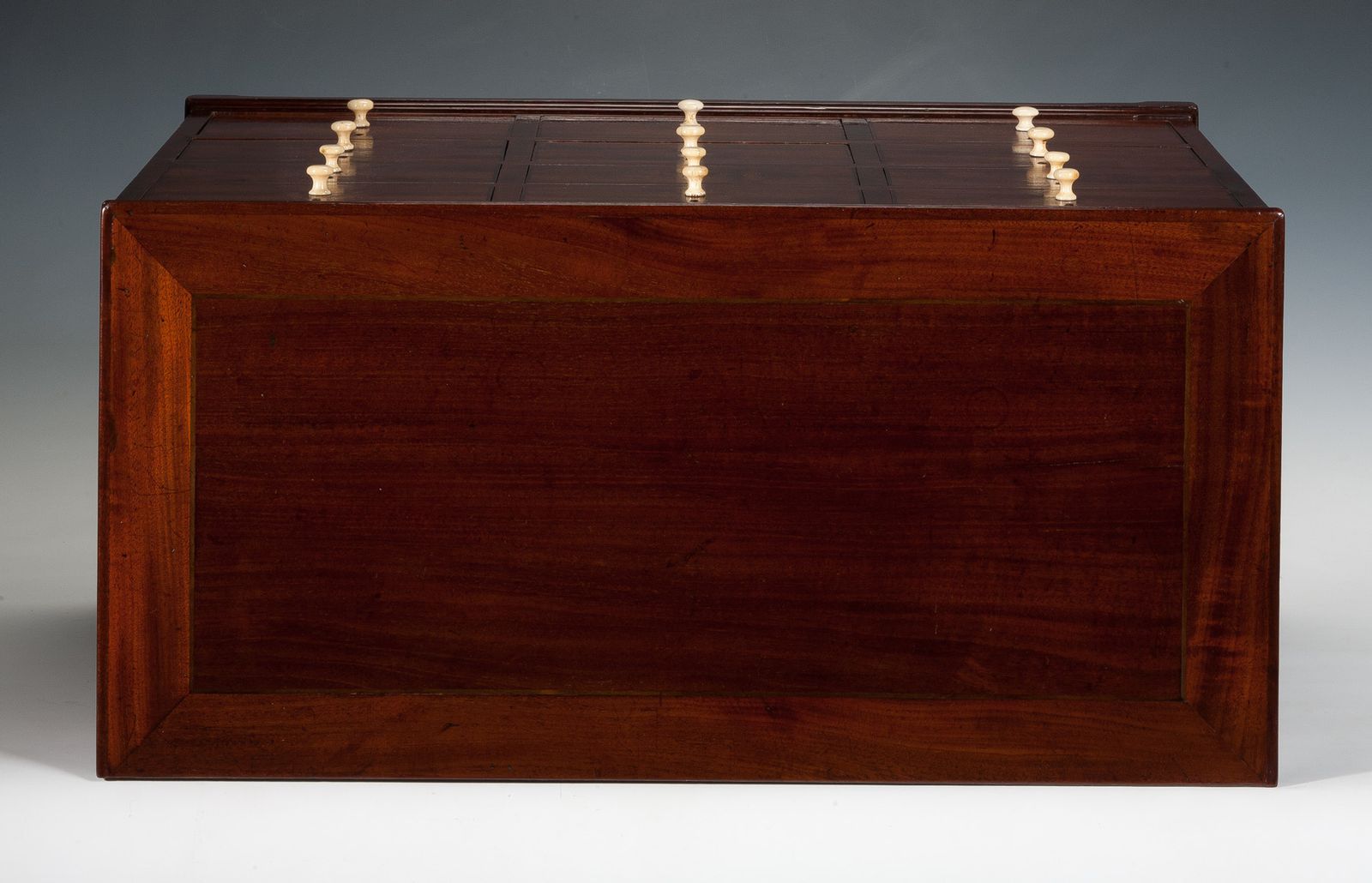 A Chest Of Many Drawers photo vinterior