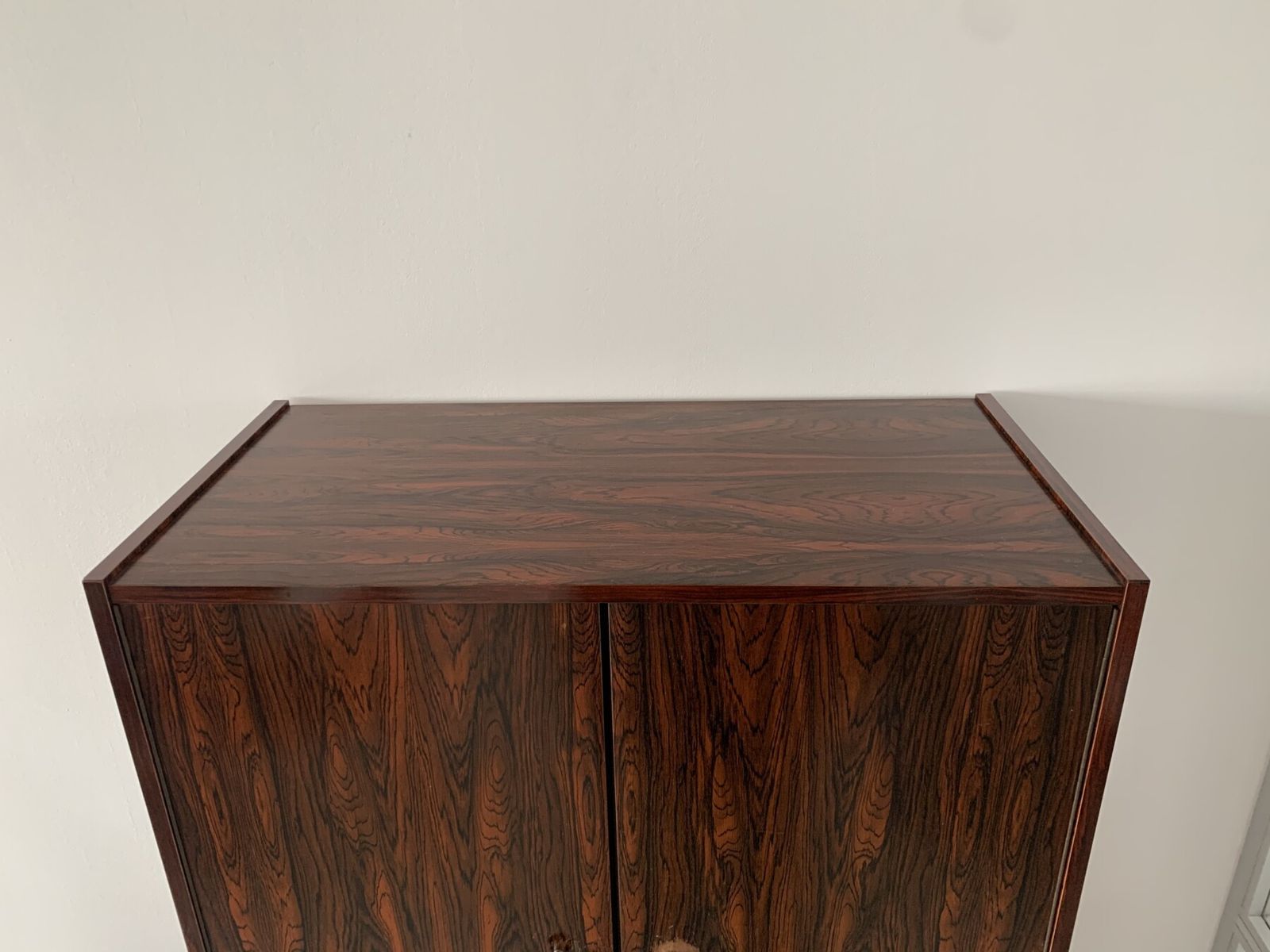 Mid Century Kast Met Palissanderfineer, Jaren 1960 photo for sale