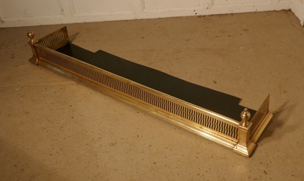 Small Victorian Pierced Brass Fender photo vinterior