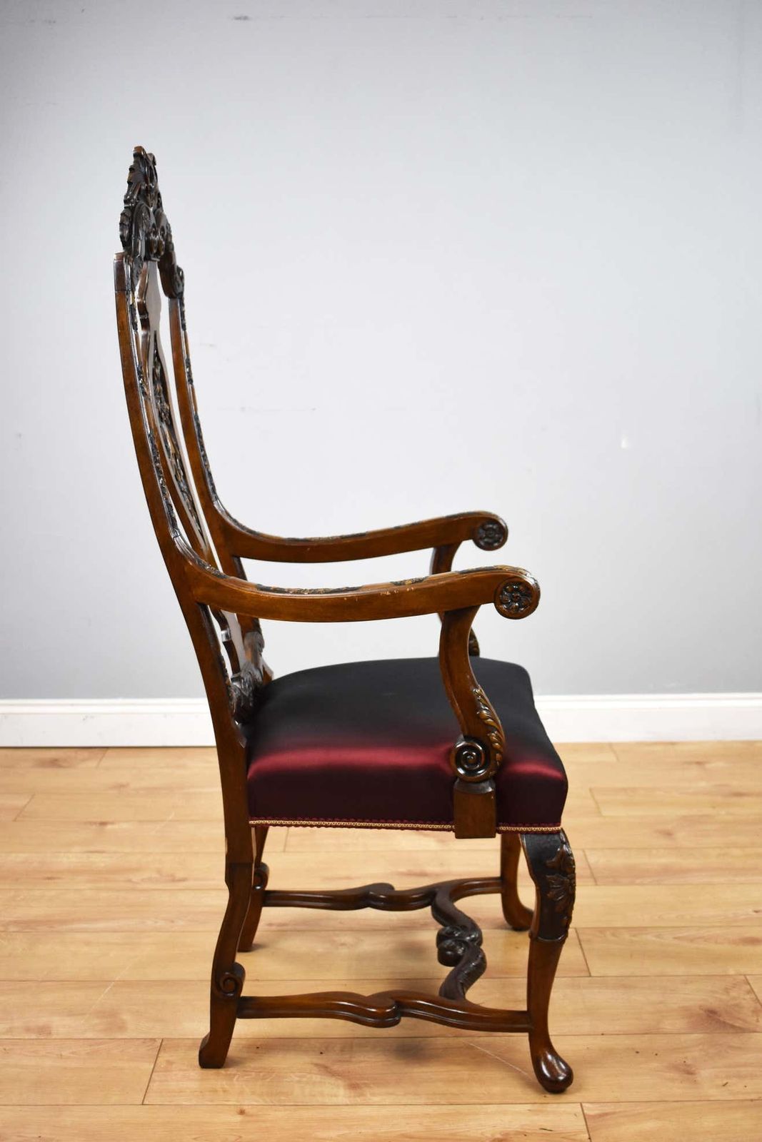 Set Of 14 20th Century English Antique Queen Anne Style Dining Chairs photo vinterior