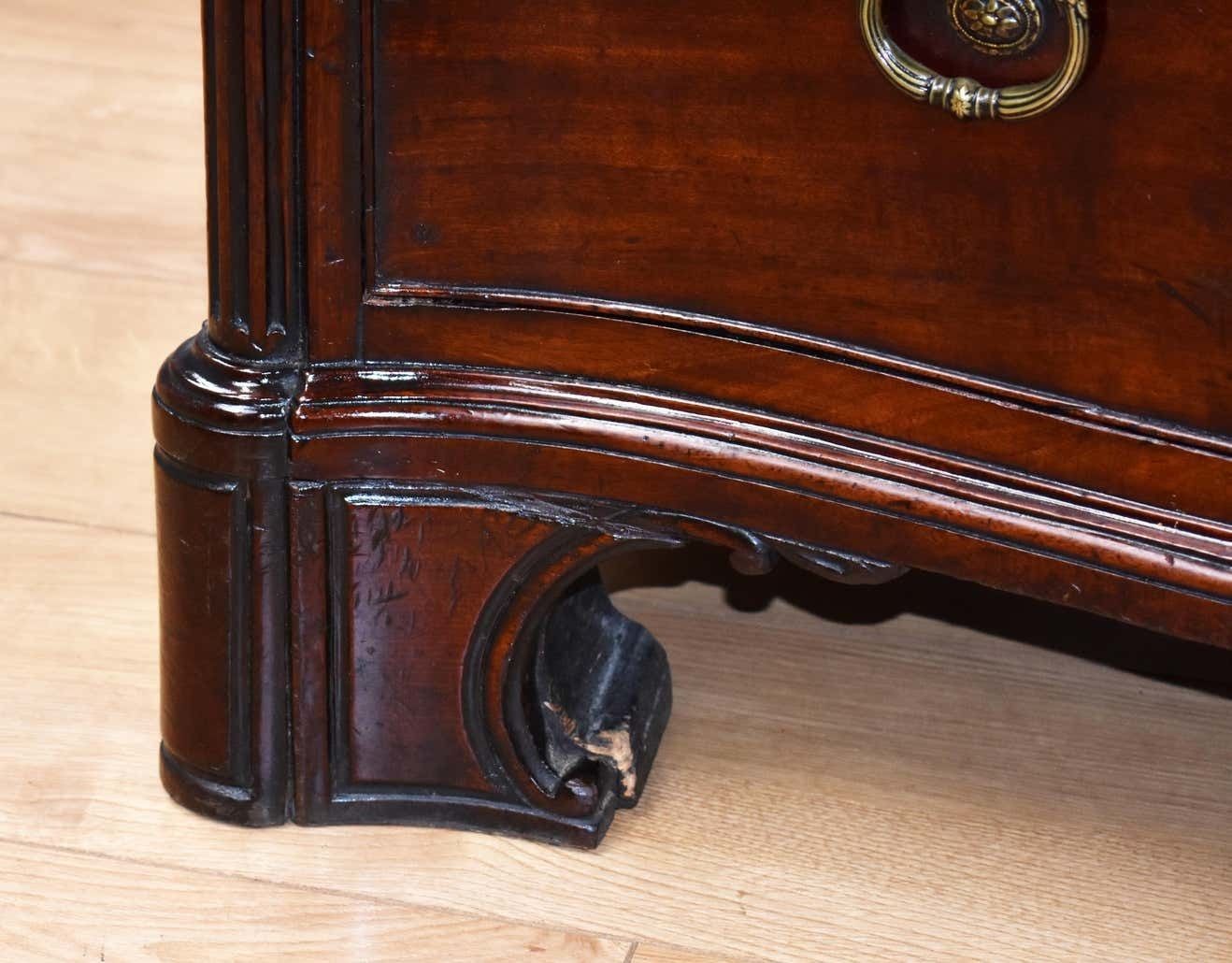 18th Century George III Mahogany Serpentine Chest photo 5000.0