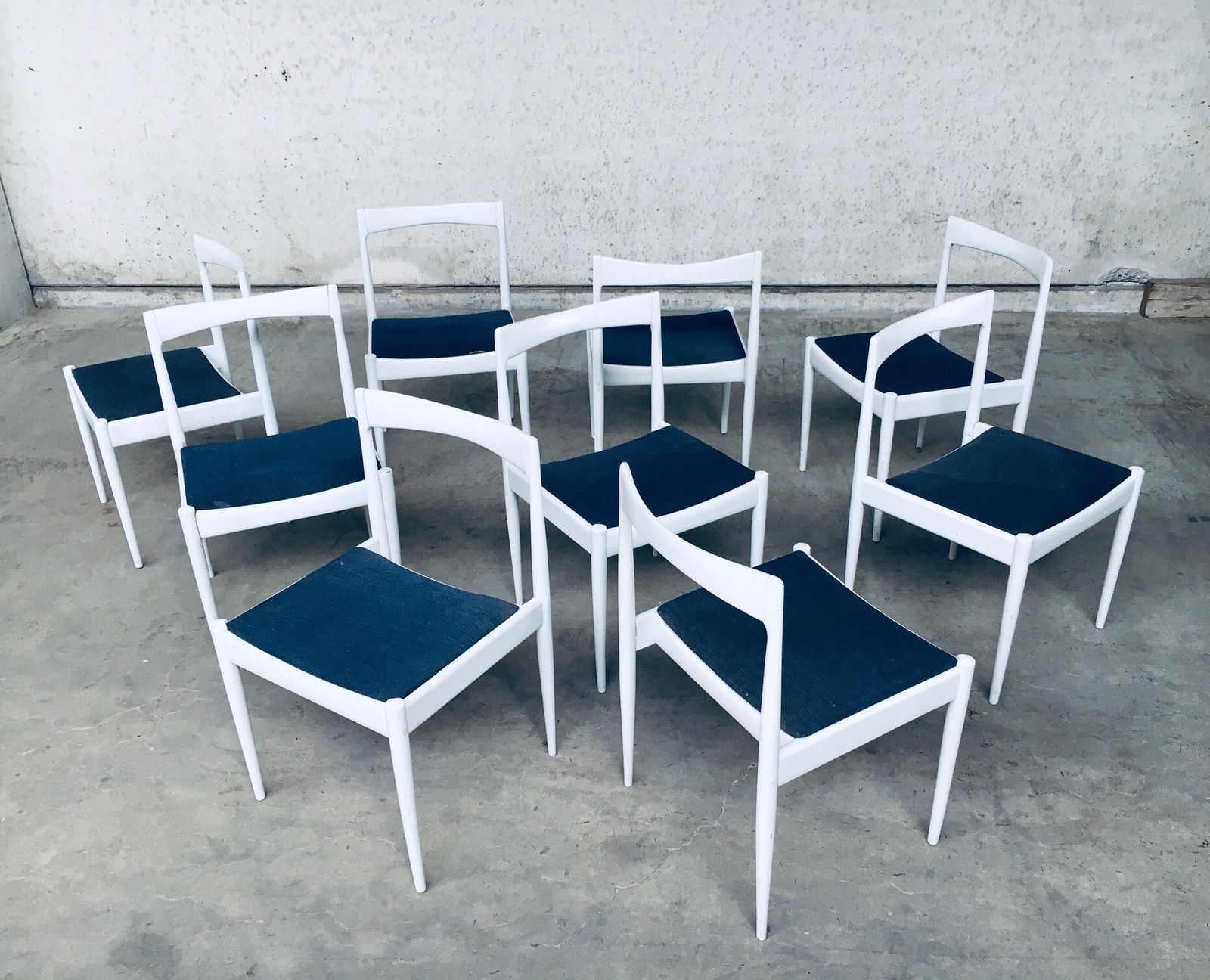 Belgisch Design Jaren 1970 – Set Van 9 Witte Eetkamerstoelen photo 1922.0
