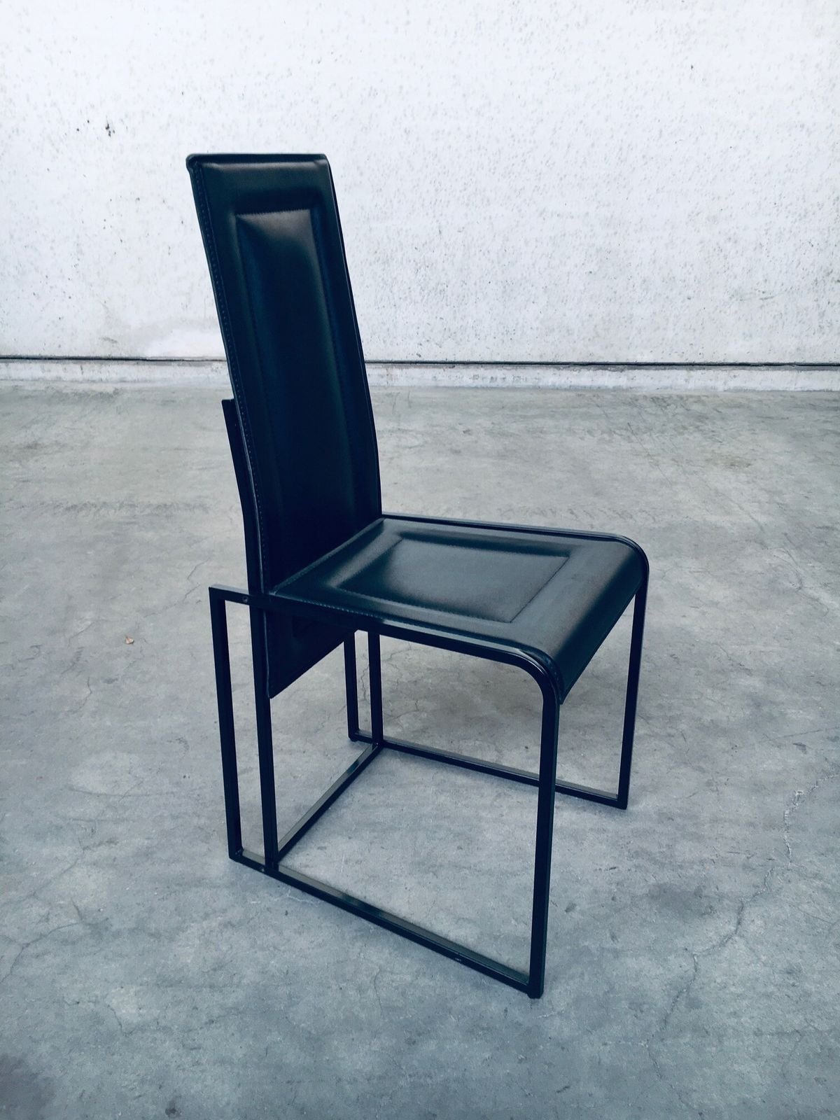 3100.0 Postmodern Architecturaal Design – Set Van 10 Eetkamerstoelen, Jaren 1980, Italië photo