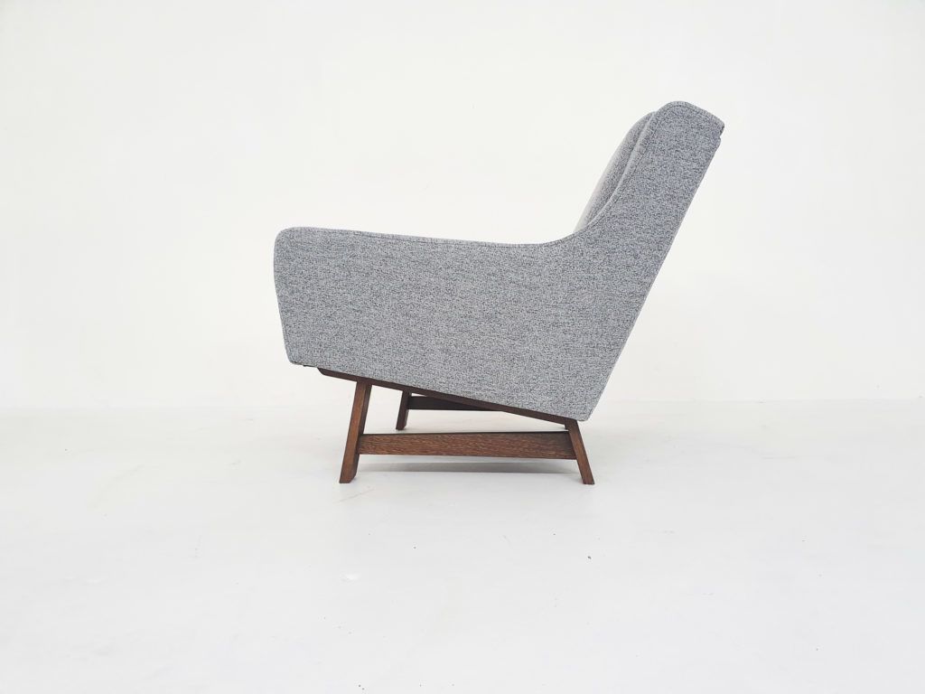 Set Van Twee Dutch Design Loungestoelen Met Wengepoten photo buy