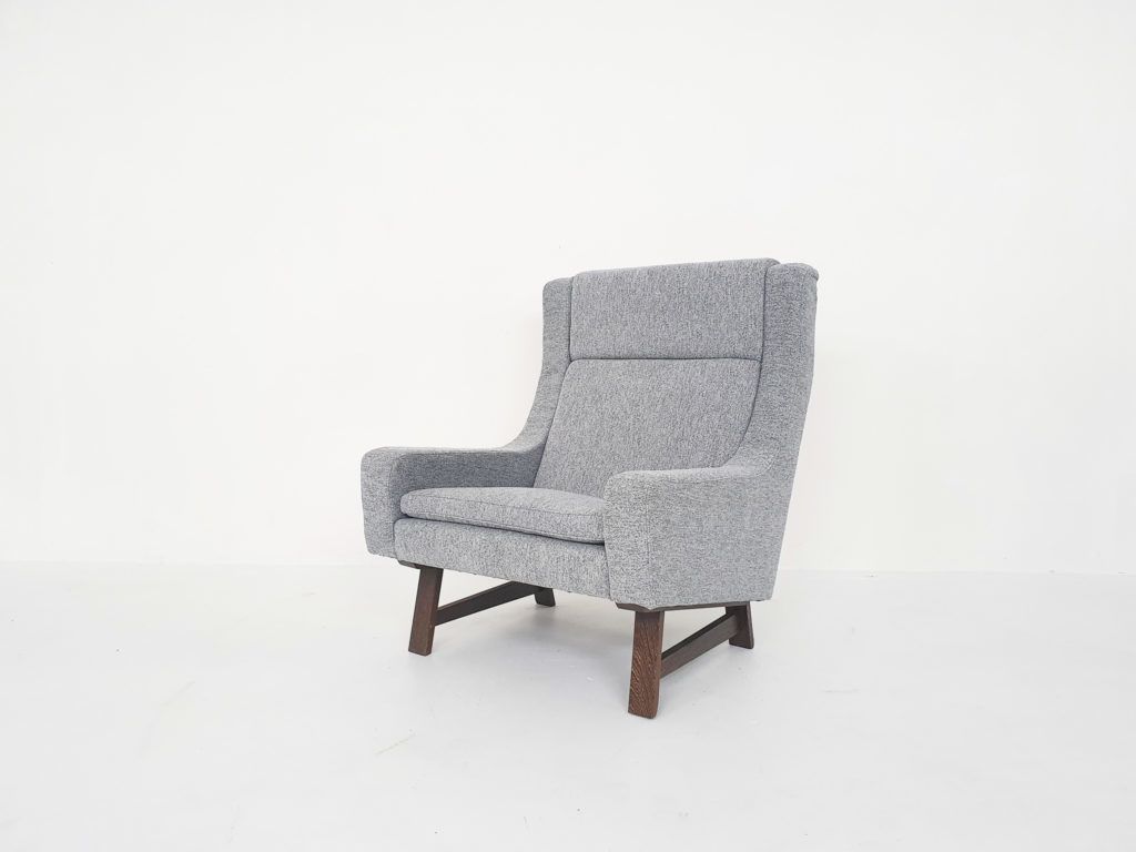 photo for sale Set Van Twee Dutch Design Loungestoelen Met Wengepoten
