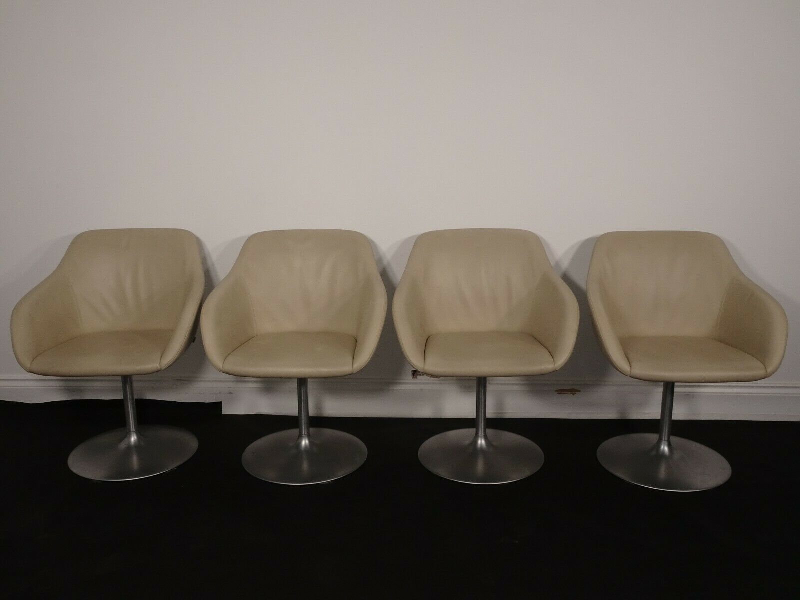 Stunning Set Of 4 Walter Knoll Turtle Lounge Swivel Chairs In Cream Leather photo furniture