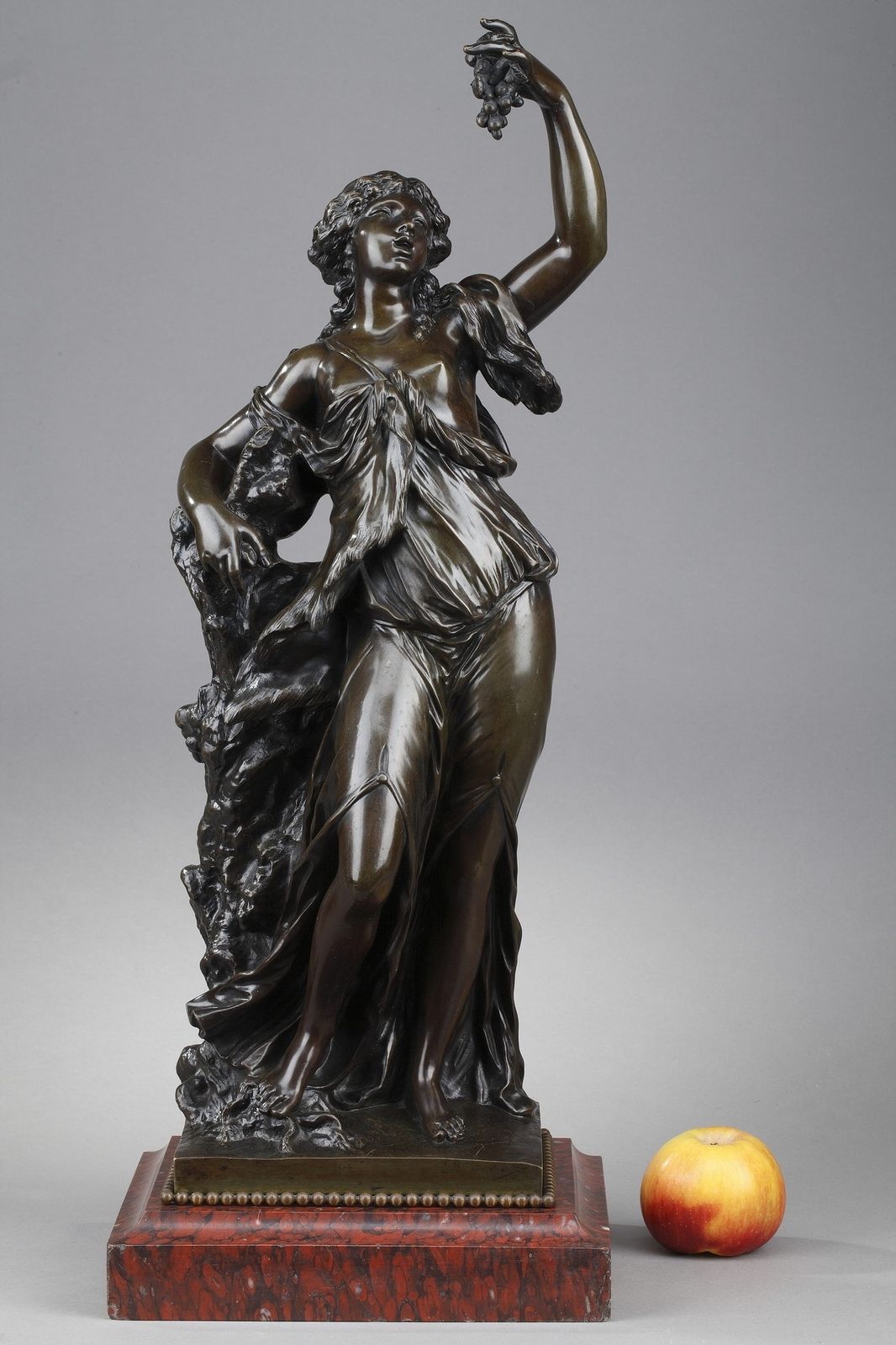 Statue en bronze « Bacchante », XIXe siècle photo furniture