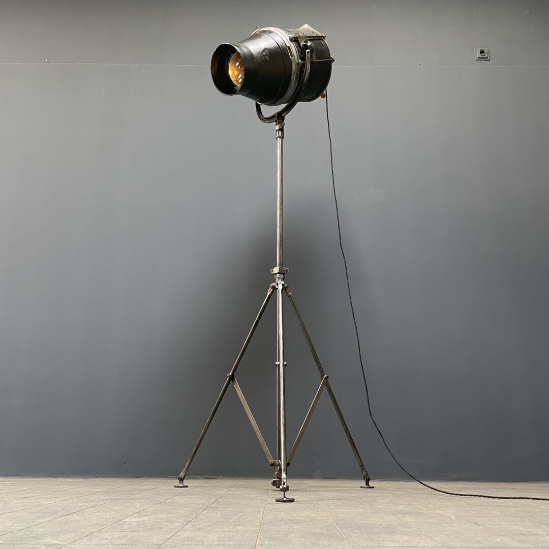 1088.0 Amerikaanse Klieglight Theaterspot Op Statief photo