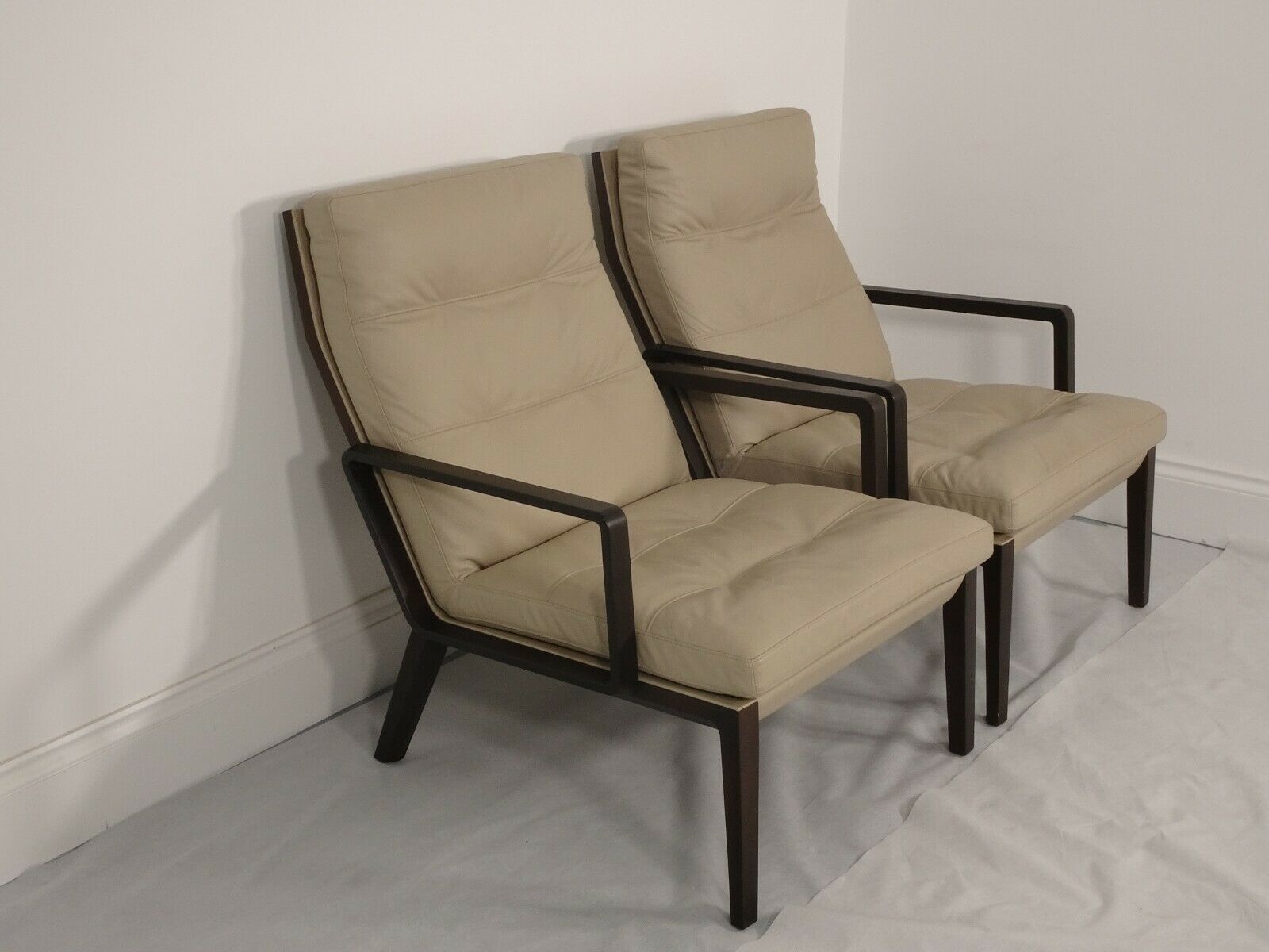 A Stunning Pair Of Walter Knoll Andoo Lounge Chairs In Ivory Leather photo Furniture