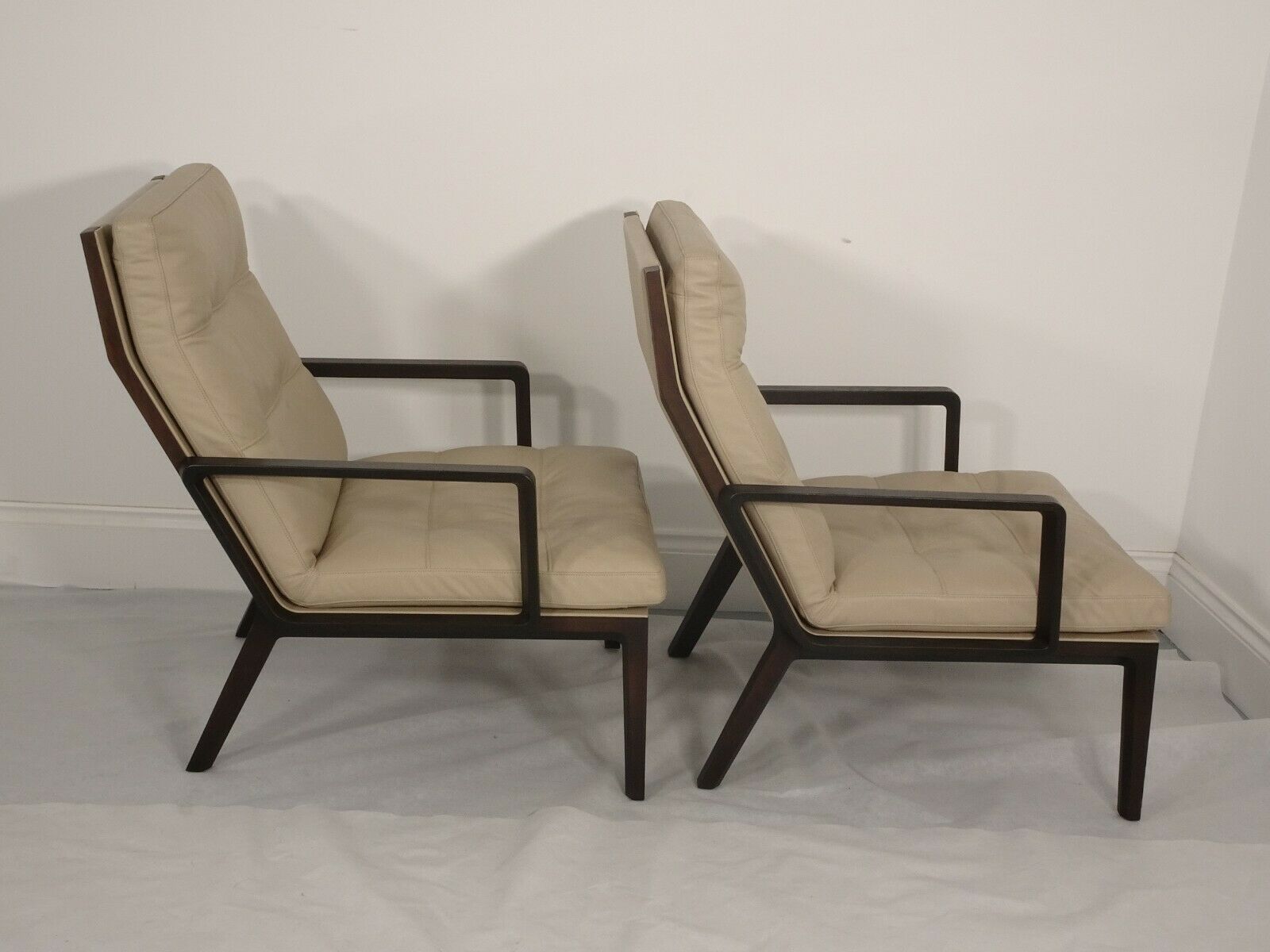 A Stunning Pair Of Walter Knoll Andoo Lounge Chairs In Ivory Leather photo 5520.0