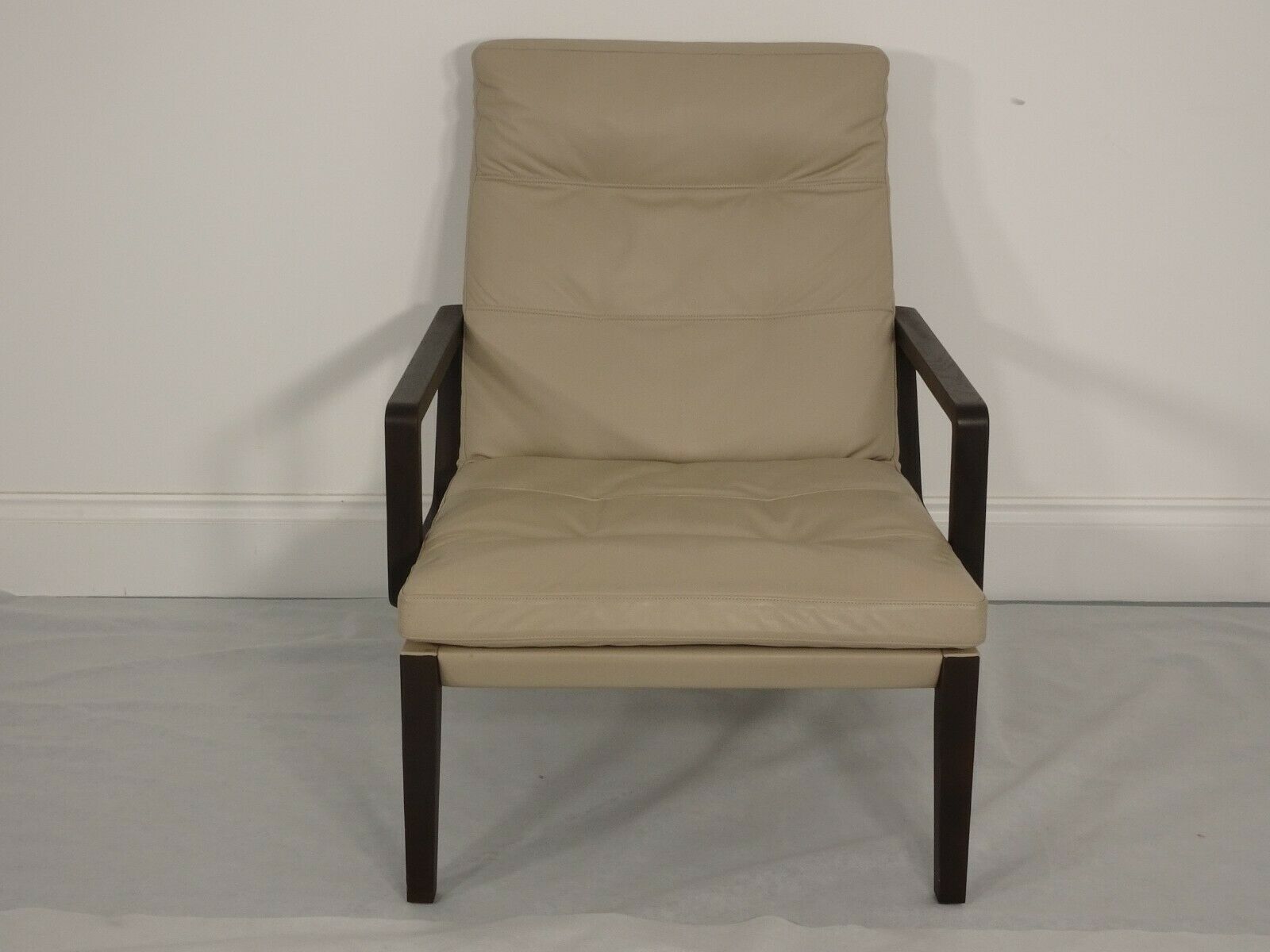 Furniture A Stunning Pair Of Walter Knoll Andoo Lounge Chairs In Ivory Leather photo
