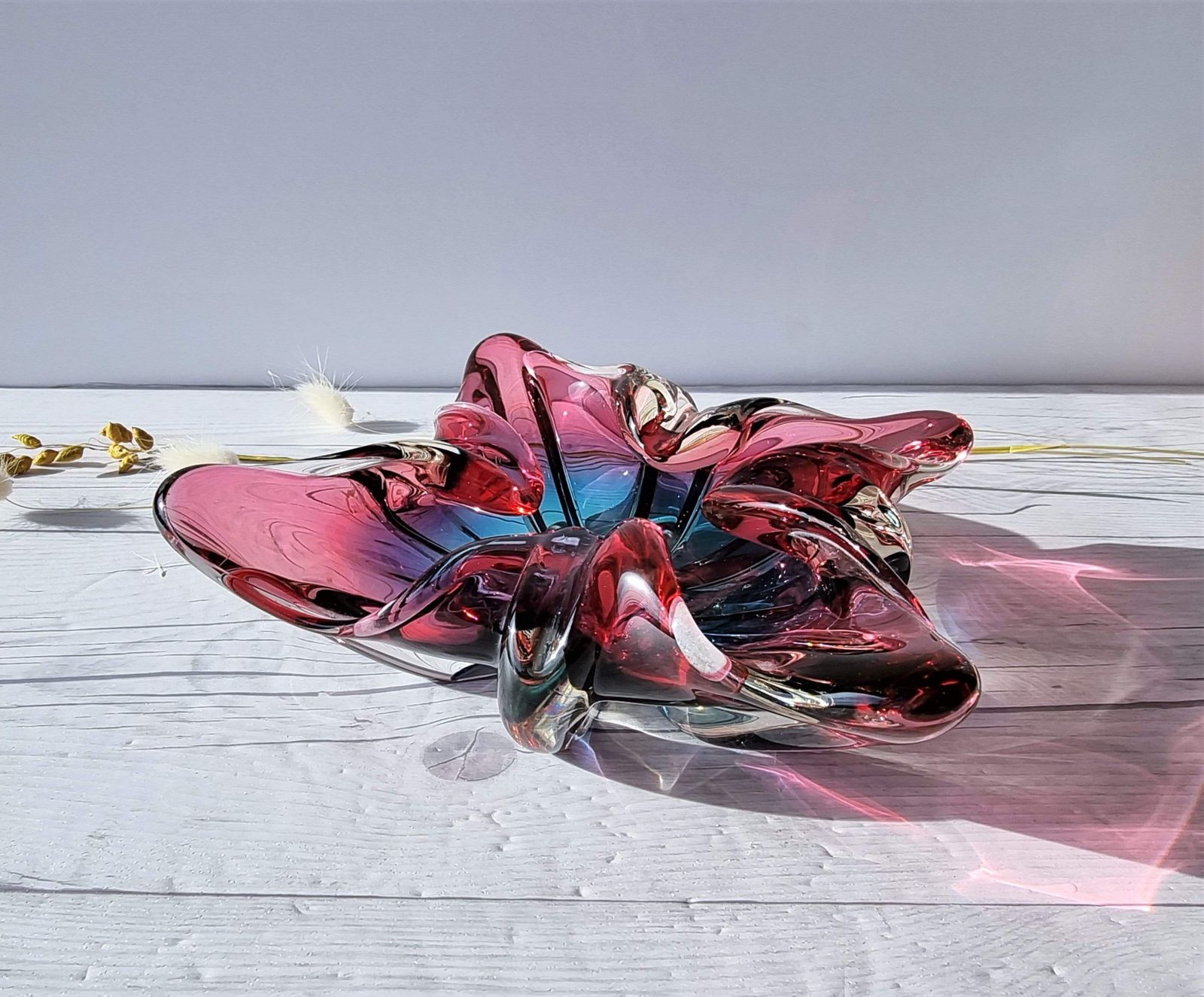 Iwatsu Hineri Glassworks, Handblown Sculpted Dish In Summer Berries Palette, 1960s 70s, Japanese photo Home Decor