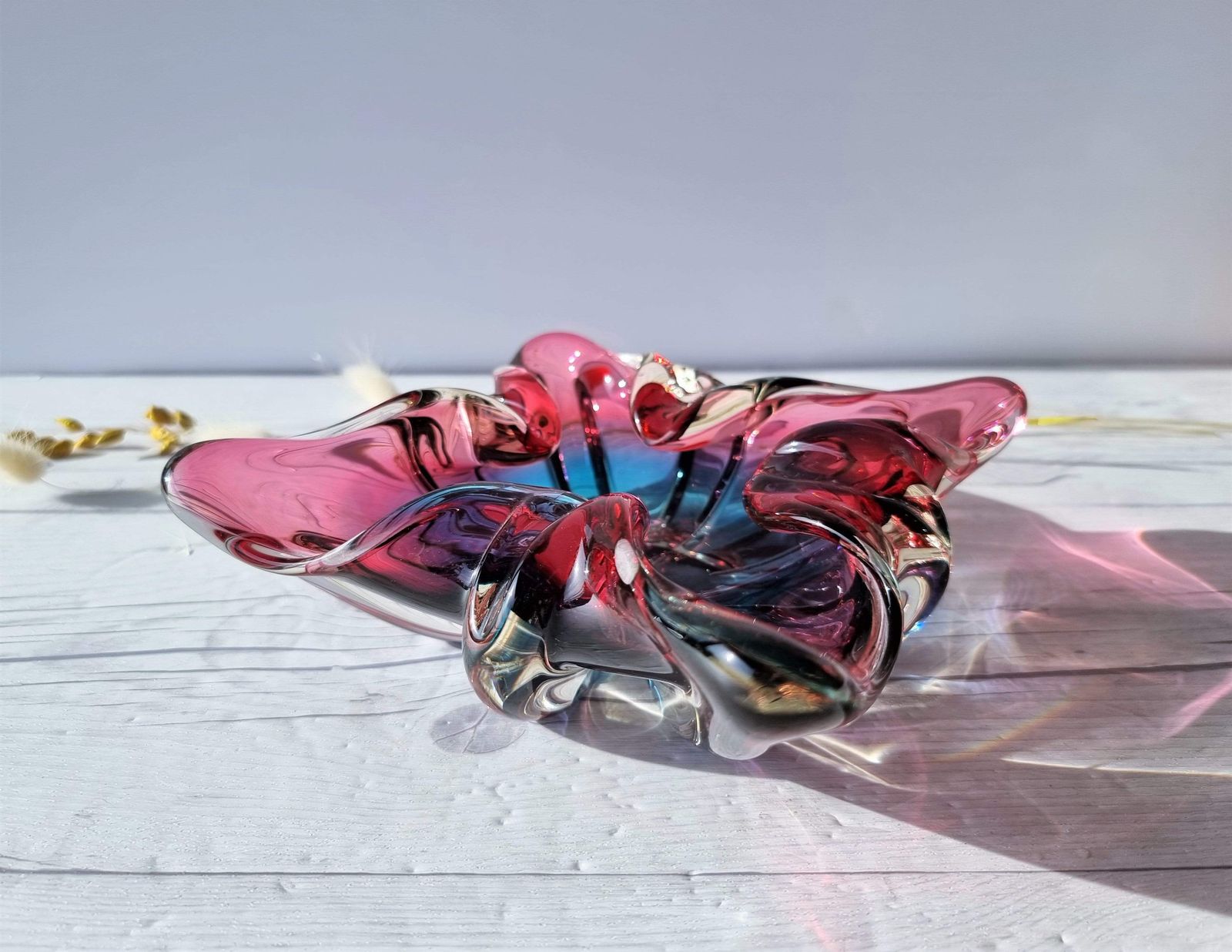 Iwatsu Hineri Glassworks, Handblown Sculpted Dish In Summer Berries Palette, 1960s 70s, Japanese photo vinterior