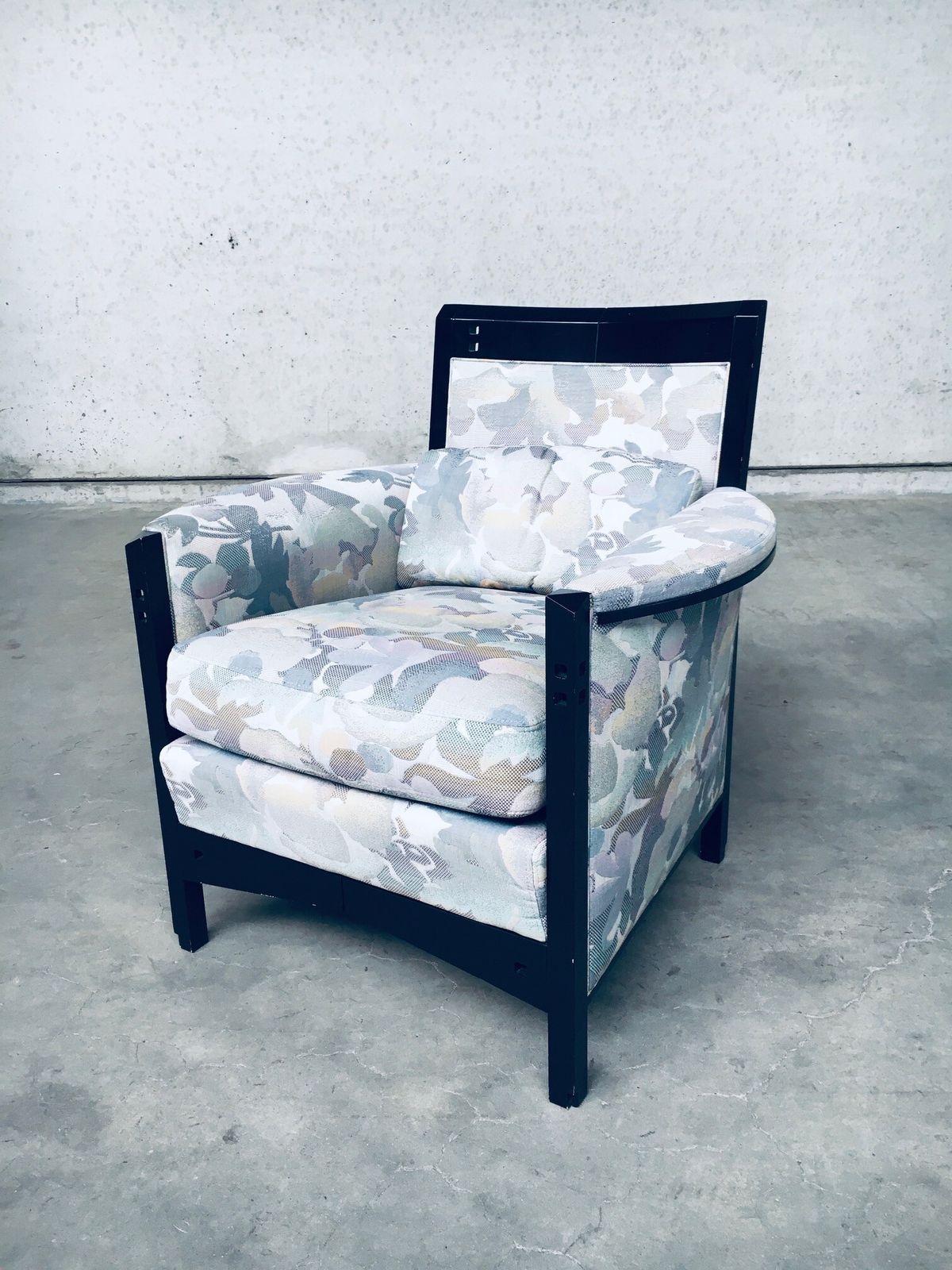 photo furniture Galaxy 'Peggy' Lage Fauteuil Set Van Umberto Asnago Voor Giorgetti, Italië, Jaren 1990