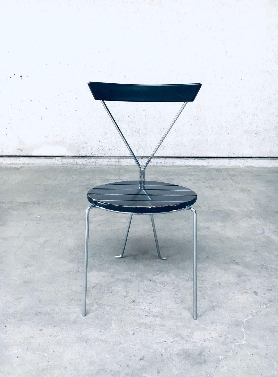 Mid Century Modern Stoel Met Slank Ontwerp, Italië Jaren 1970 photo furniture