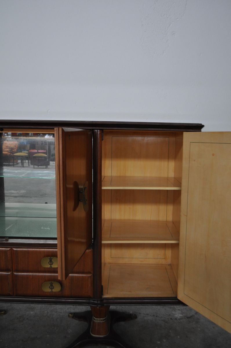 Credenza Con Cassetti In Pera Di Mogano, Ottone E Vetro Con Disegni Allegorici E Flash Interni Di F.Lli Rigamonti Desio, Milano, Anni '40 photo vinterior