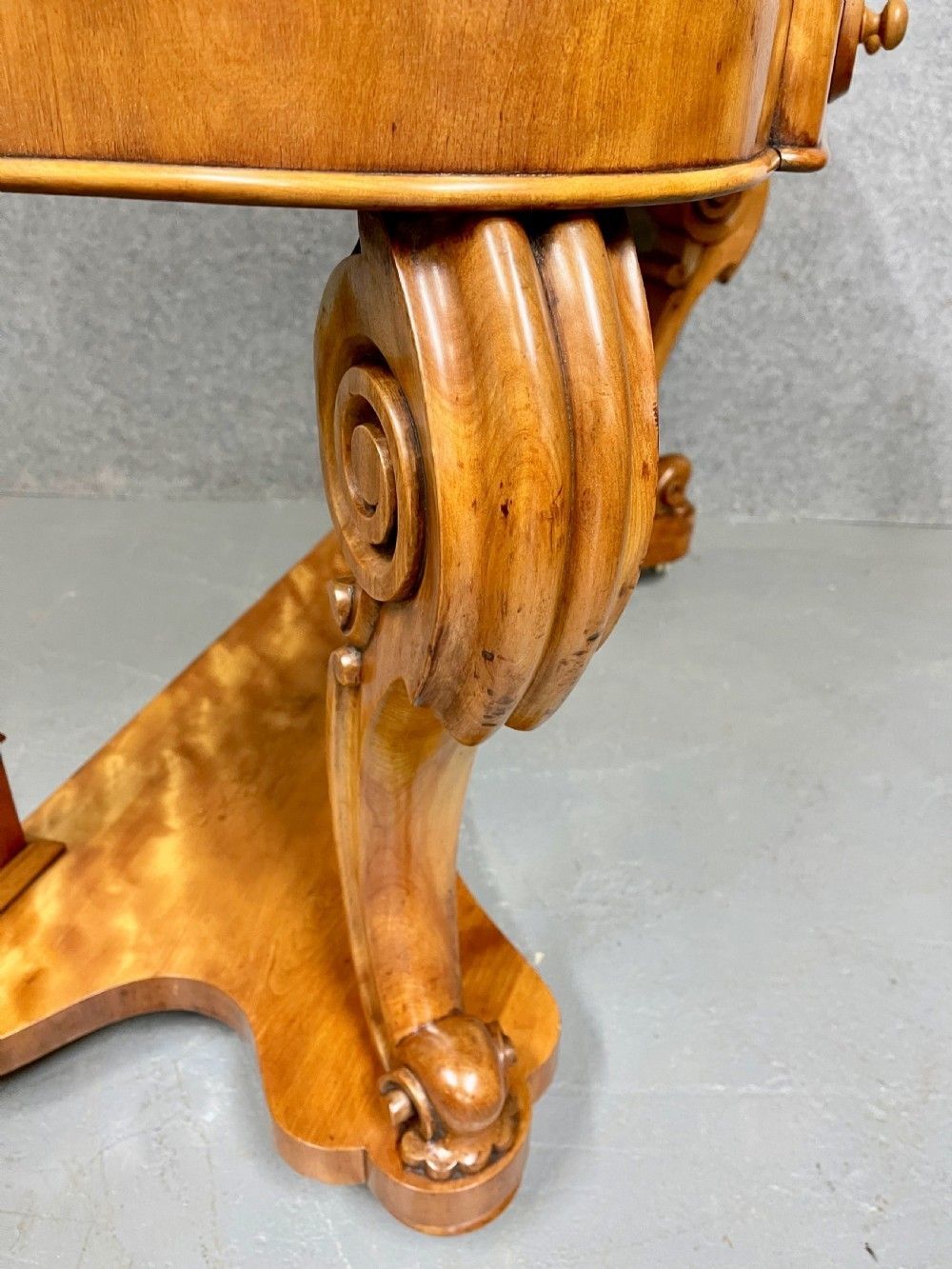 Superb Victorian "Duchess" Dressing Table photo vinterior