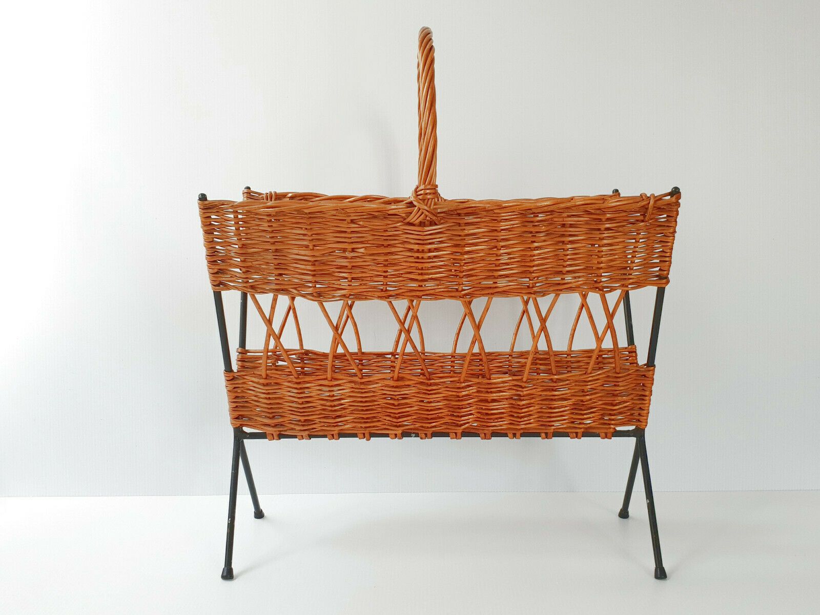 Large Vintage 1950 Magazine Rack In Rattan & Steel 50s 50s Rockabilly 1950s photo Home Decor