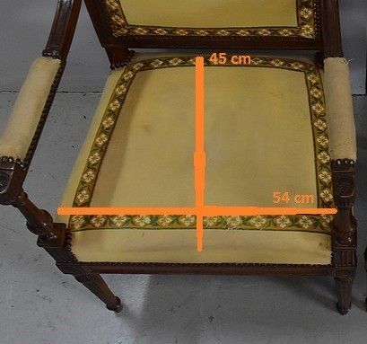 photo vinterior Walnut Armchair, Louis XVI Period, Early 19th Century