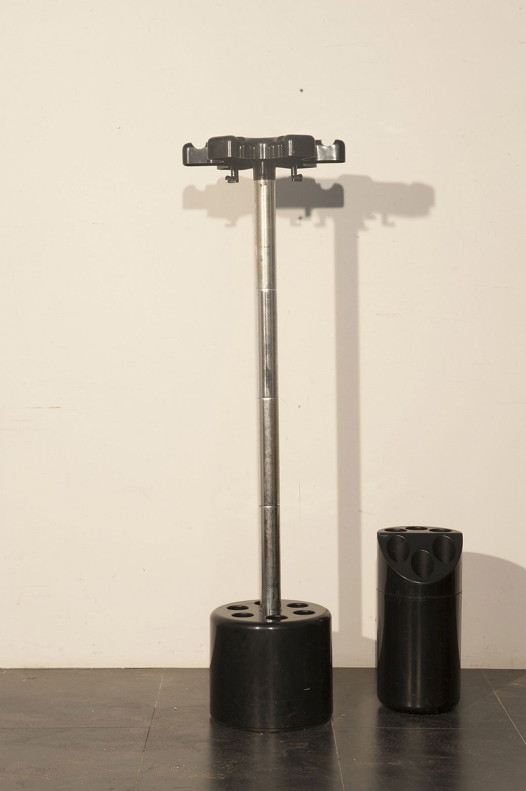 270.4 Belvedere Umbrella Holder In Plastic By Jean René Talopp, 70s photo