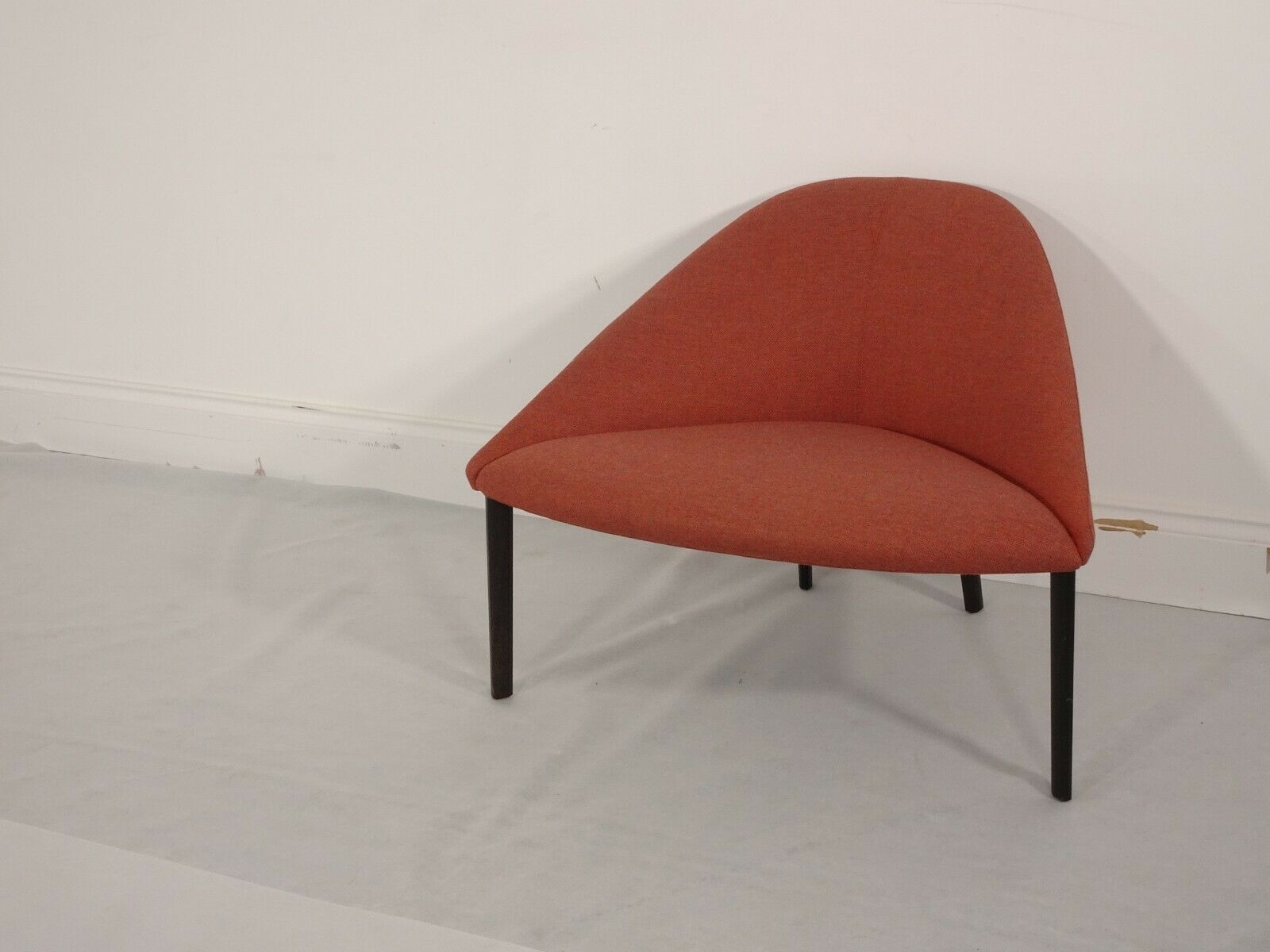 Immaculate Arper Colina 4 Legged Lounge Chair In Camira Mainline Flax Fabric photo for sale