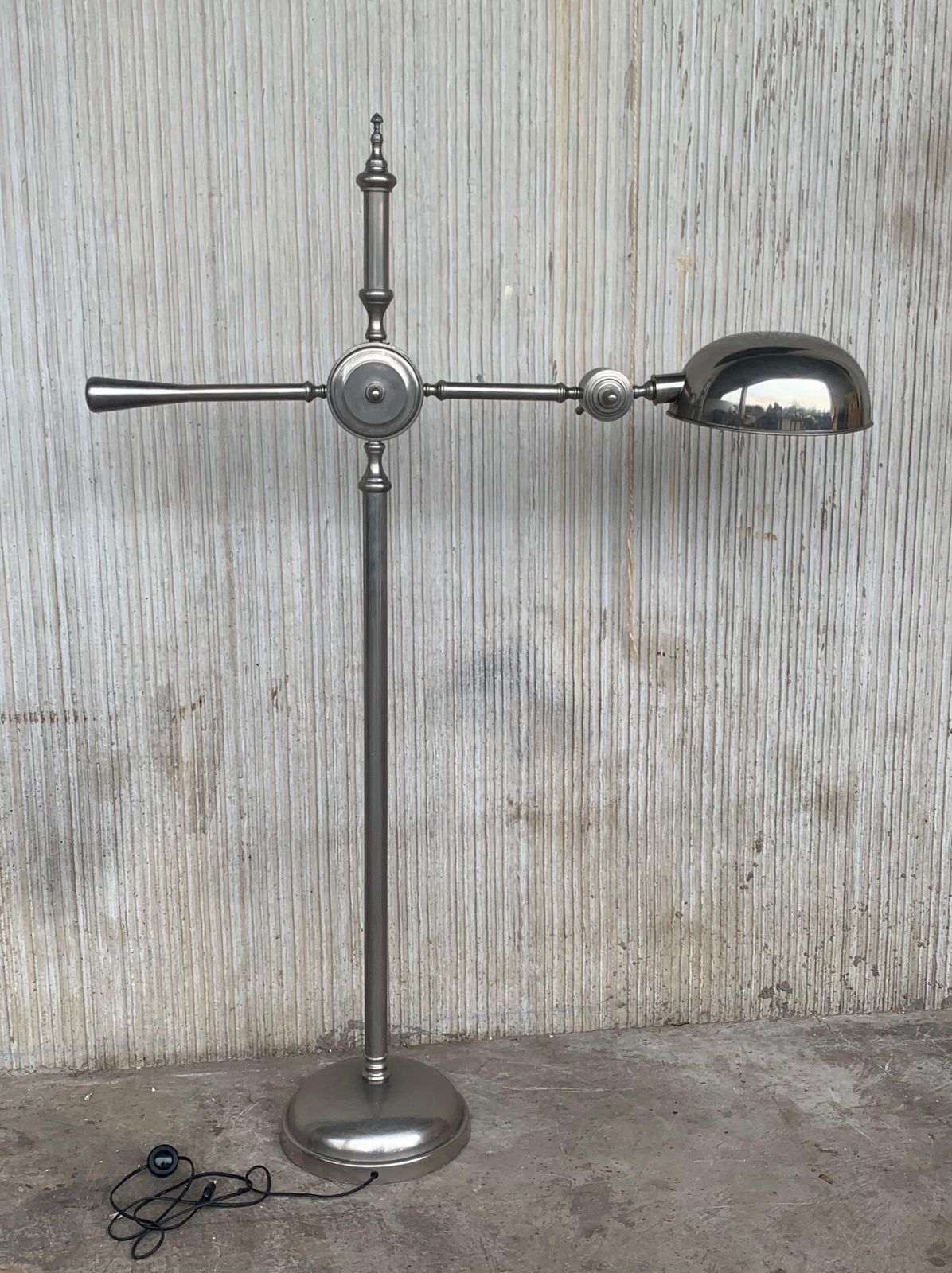 Lampadaire industriel mid-century modern, entièrement réglable photo Luminaires