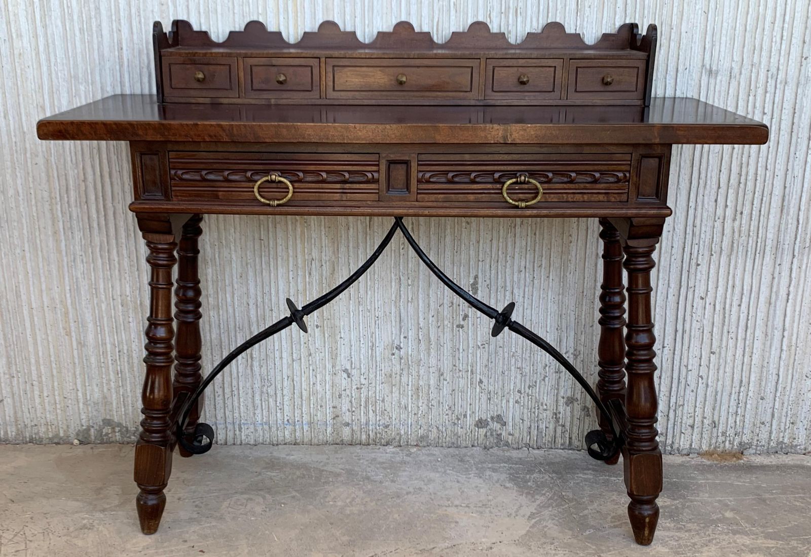 Bureau de dame ou console catalane en noyer sculpté et entretoise en fer photo buy