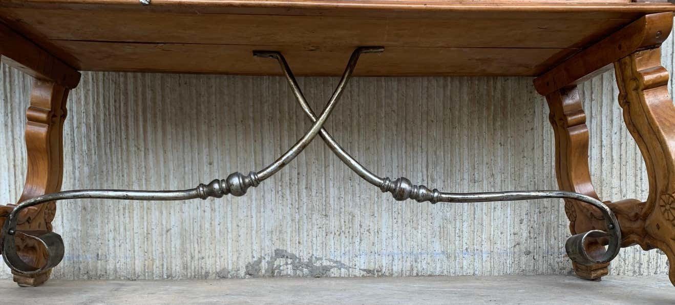 Mobilier Banc espagnol ou console basse à tiroirs, pieds en lyre et entretoise en fer photo