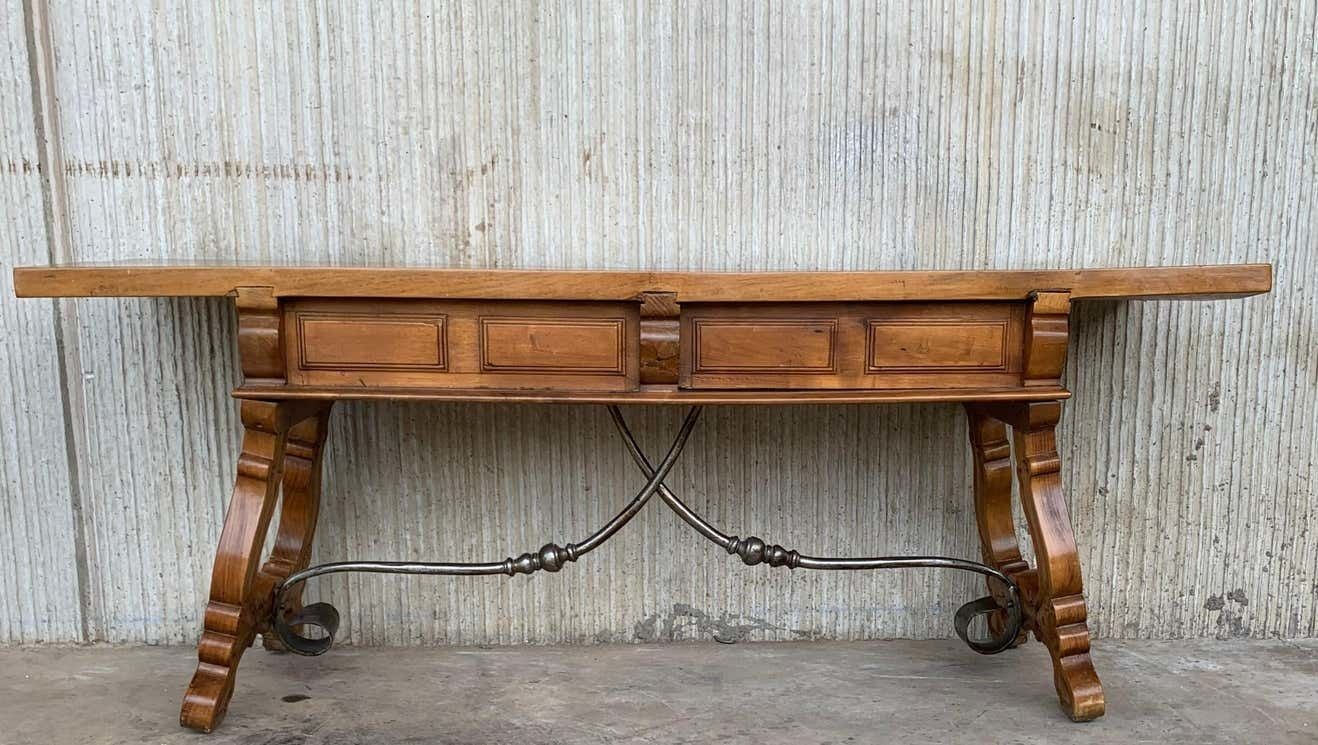 2718.0 Banc espagnol ou console basse à tiroirs, pieds en lyre et entretoise en fer photo