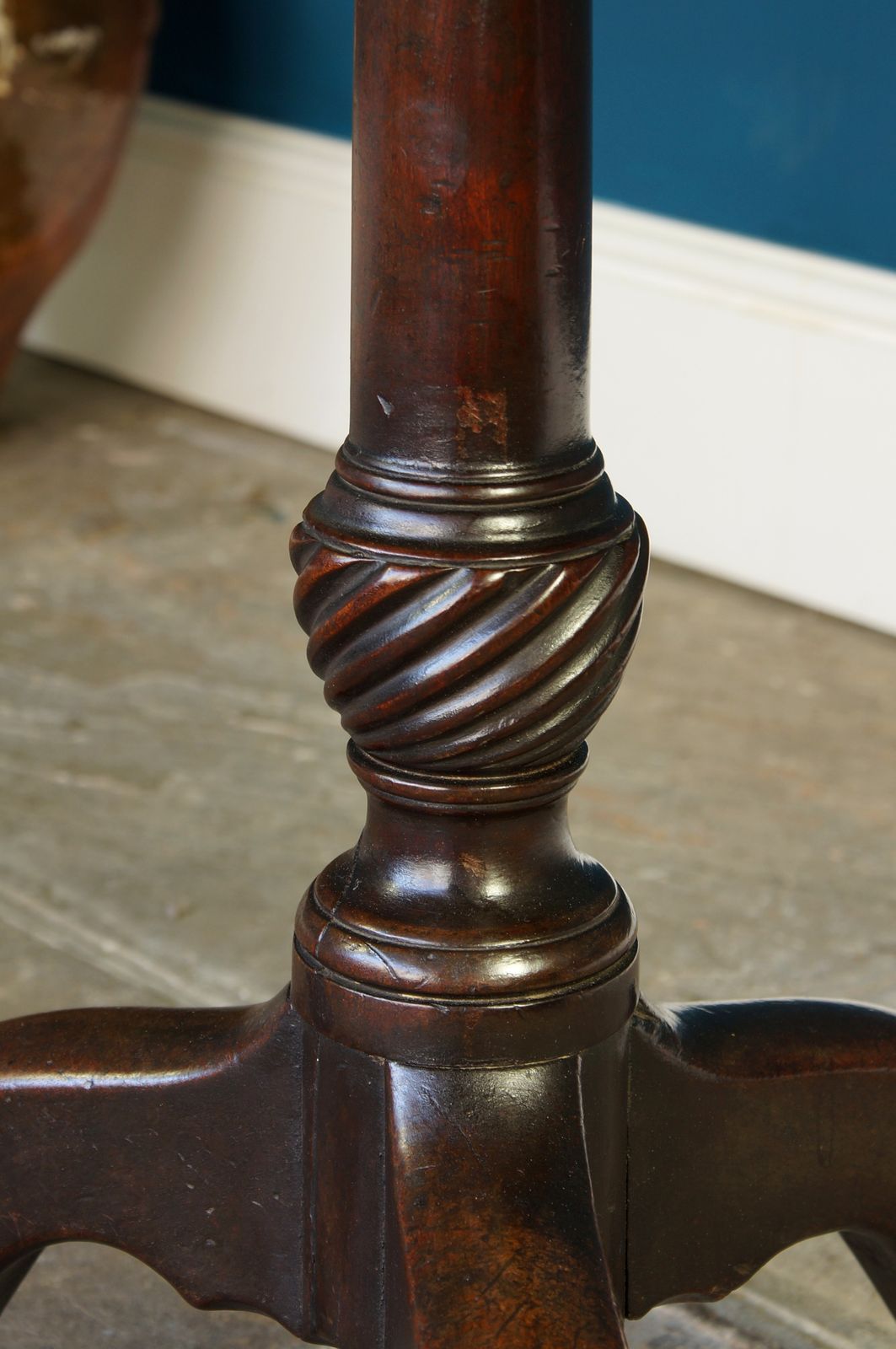 18th Century Mahogany Tripod Table photo 750.0