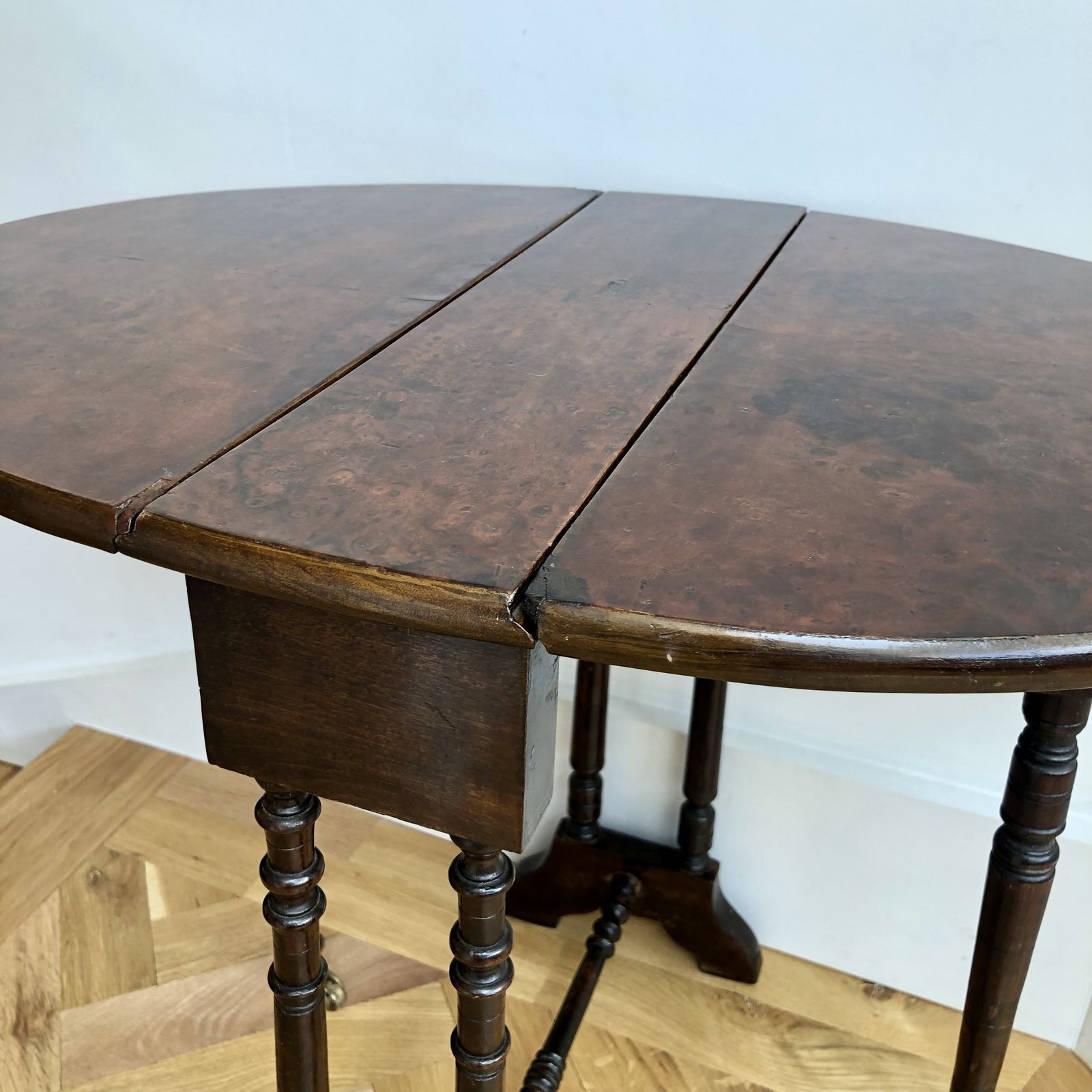 Victorian Burr Walnut Baby Sutherland Table photo vinterior