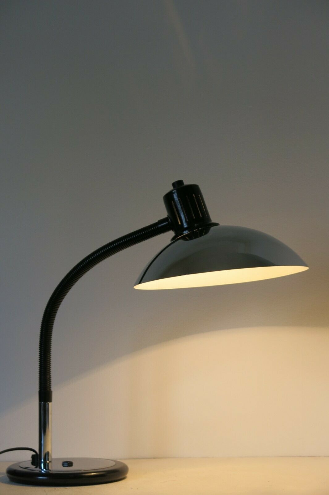 Vintage Mid Century Post Modern Ufo Saucer Black & Chrome Desk Lamp photo for sale