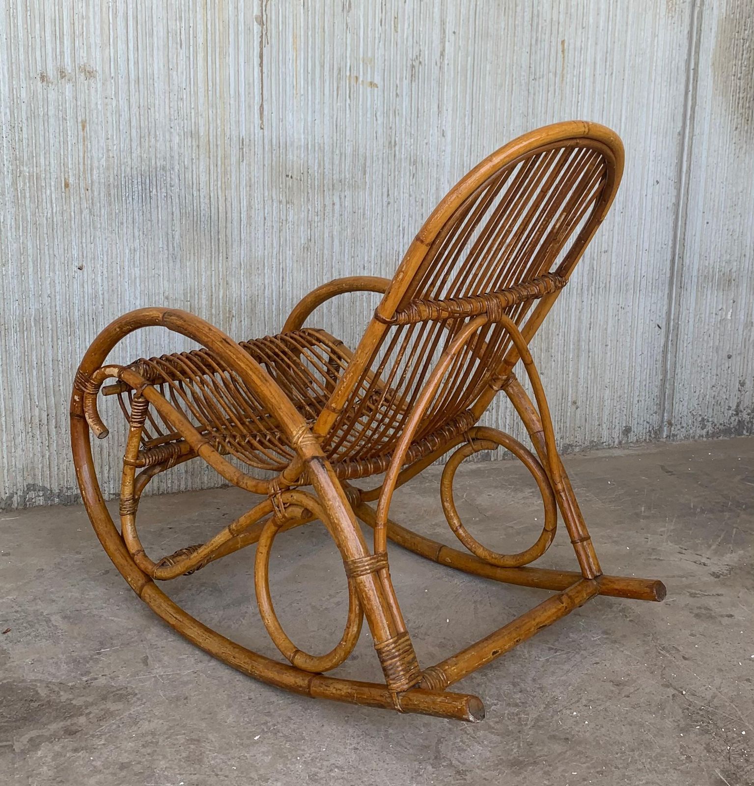 Fauteuils à bascule mid-century en bambou, dans le style de Franco Albini, Italie photo vinterior