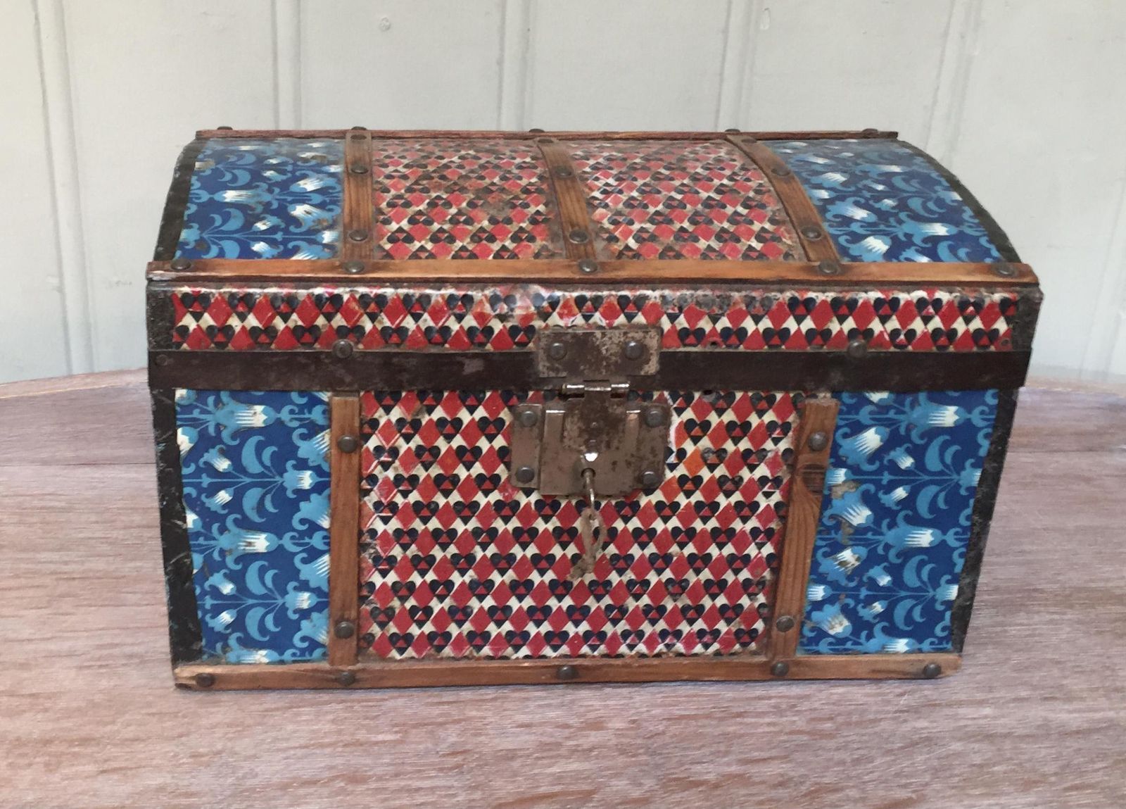 Colonial Dome Top Tin Casket, 1910s photo vinterior