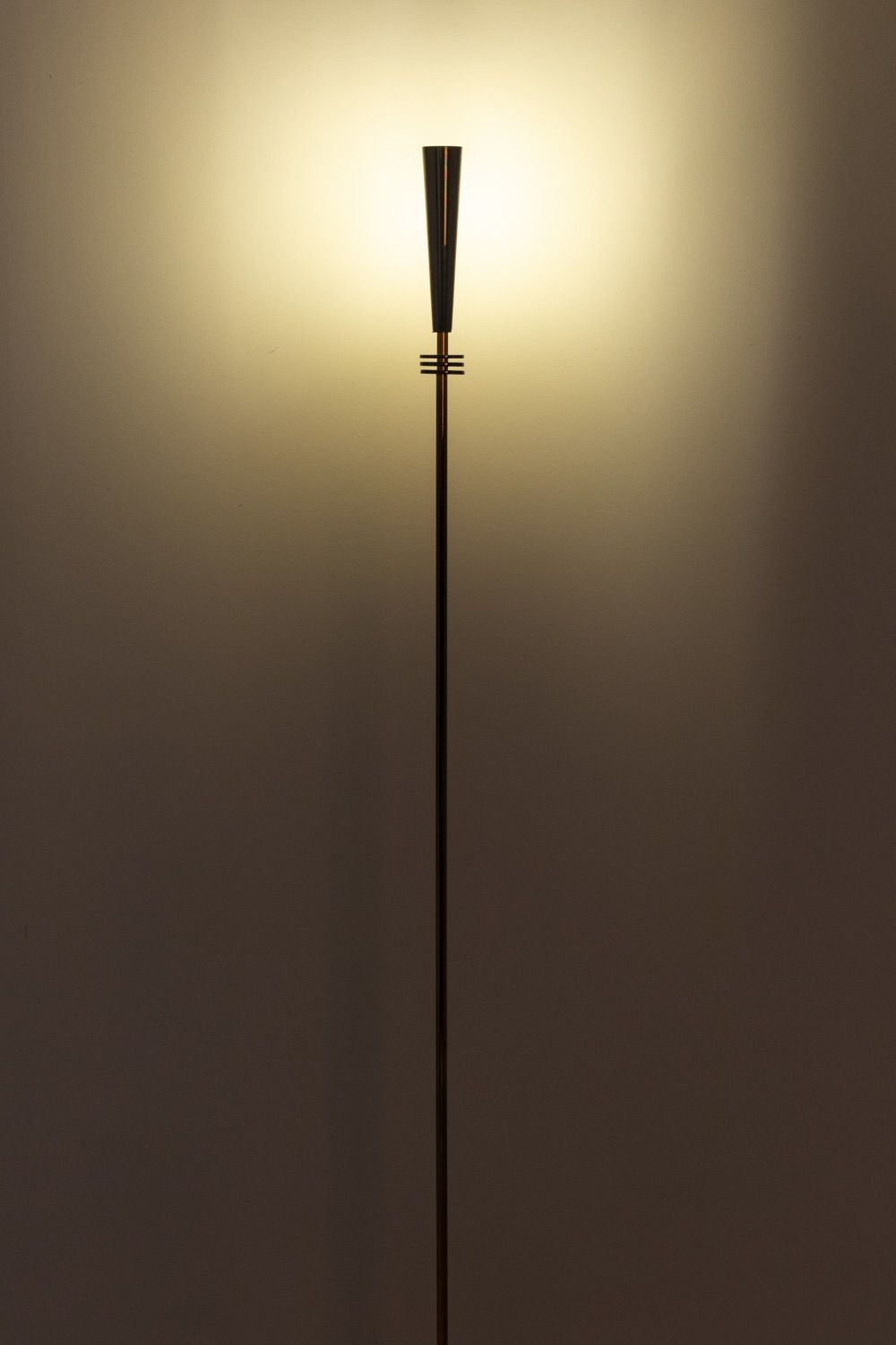 Maison Charles, Quasar Floor Lamp In Gilded And Iridescent Metal, 20th Century photo vinterior