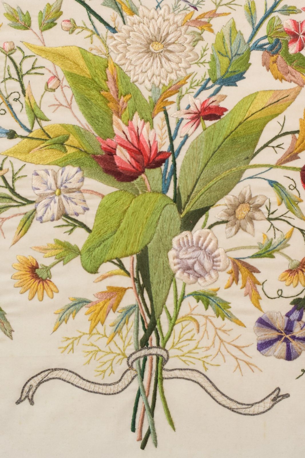 Ingelijst Borduurwerk Met Bloemen En Vogels photo 536.0