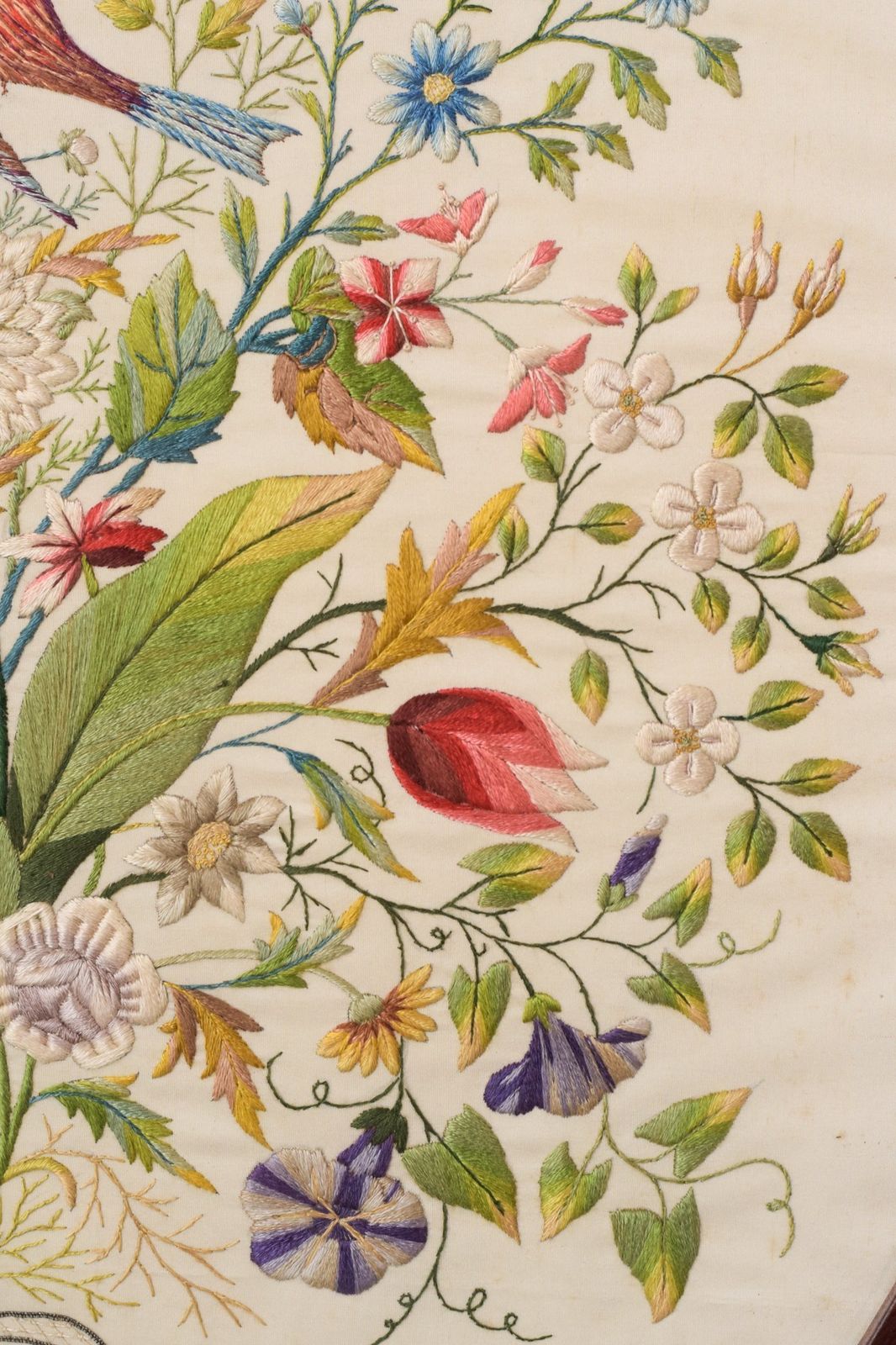 Ingelijst Borduurwerk Met Bloemen En Vogels photo buy