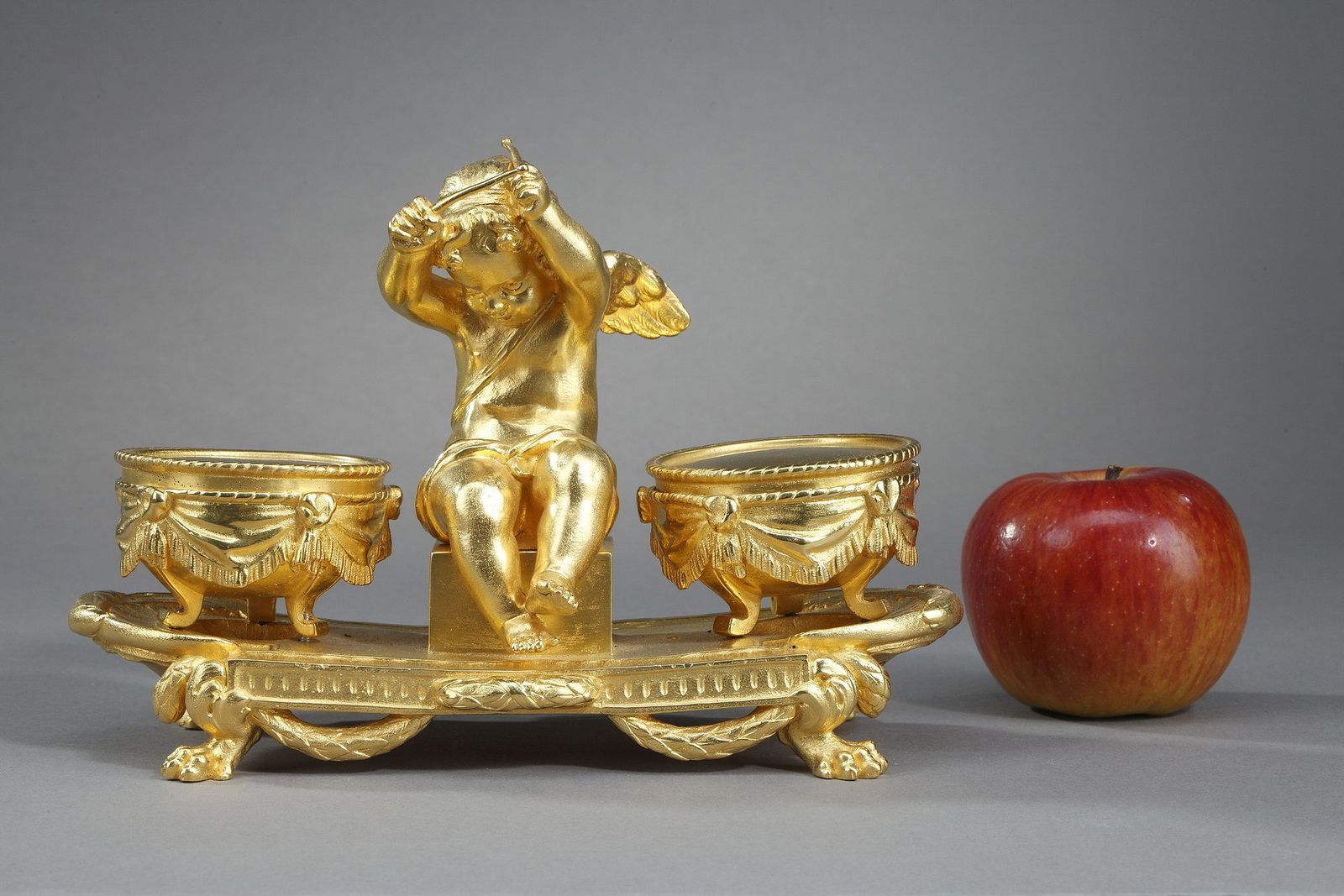Encrier en bronze doré « L'amour Timbalier », de style Louis XVI photo furniture