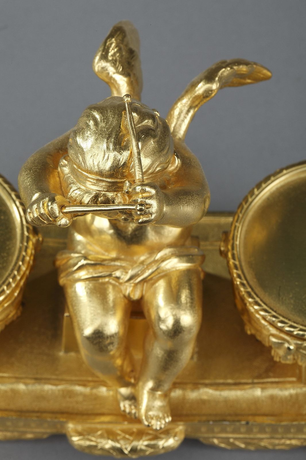 Décoration Encrier en bronze doré « L'amour Timbalier », de style Louis XVI photo