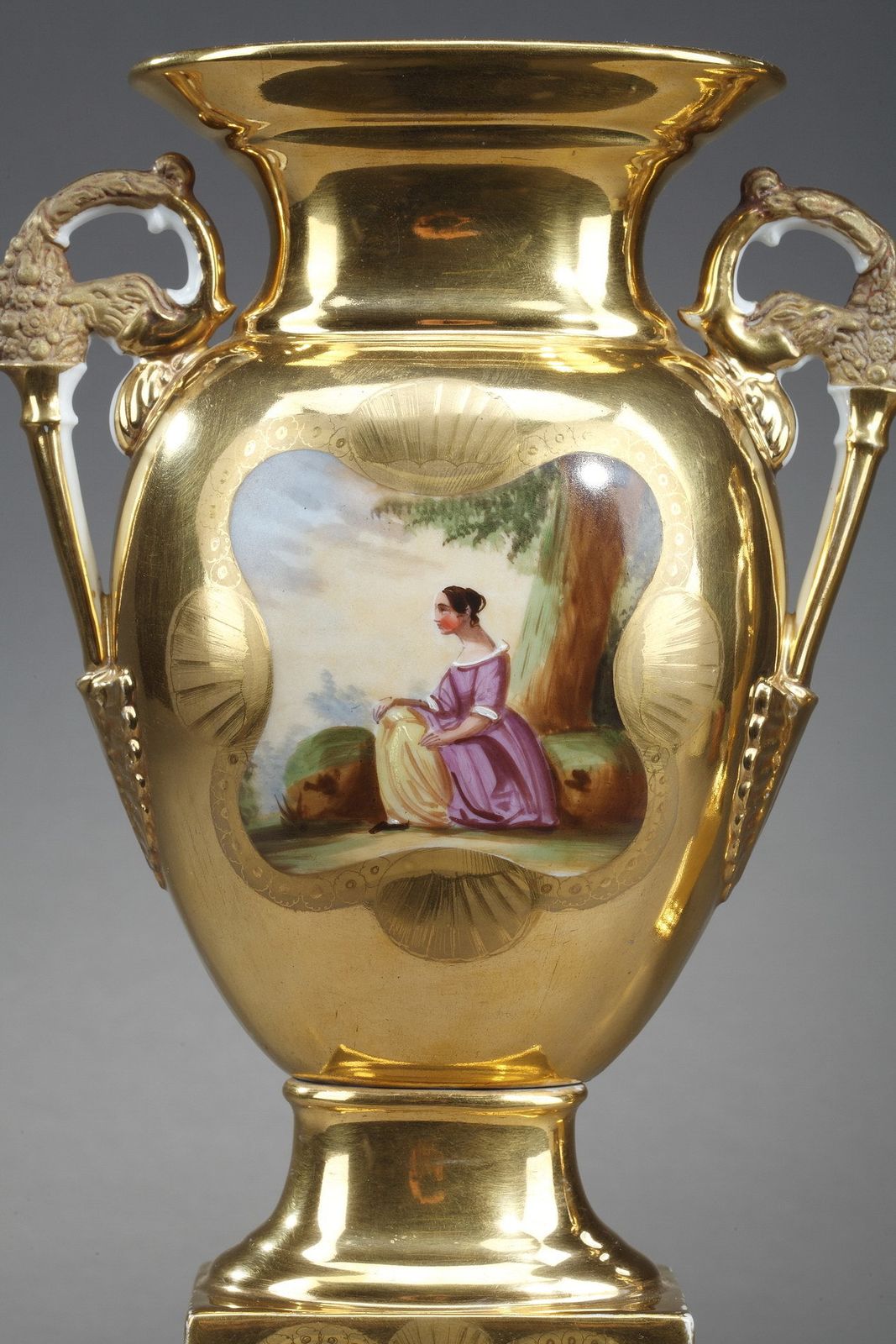 Paire de vases d'oratoire en porcelaine de Paris photo 1918.0