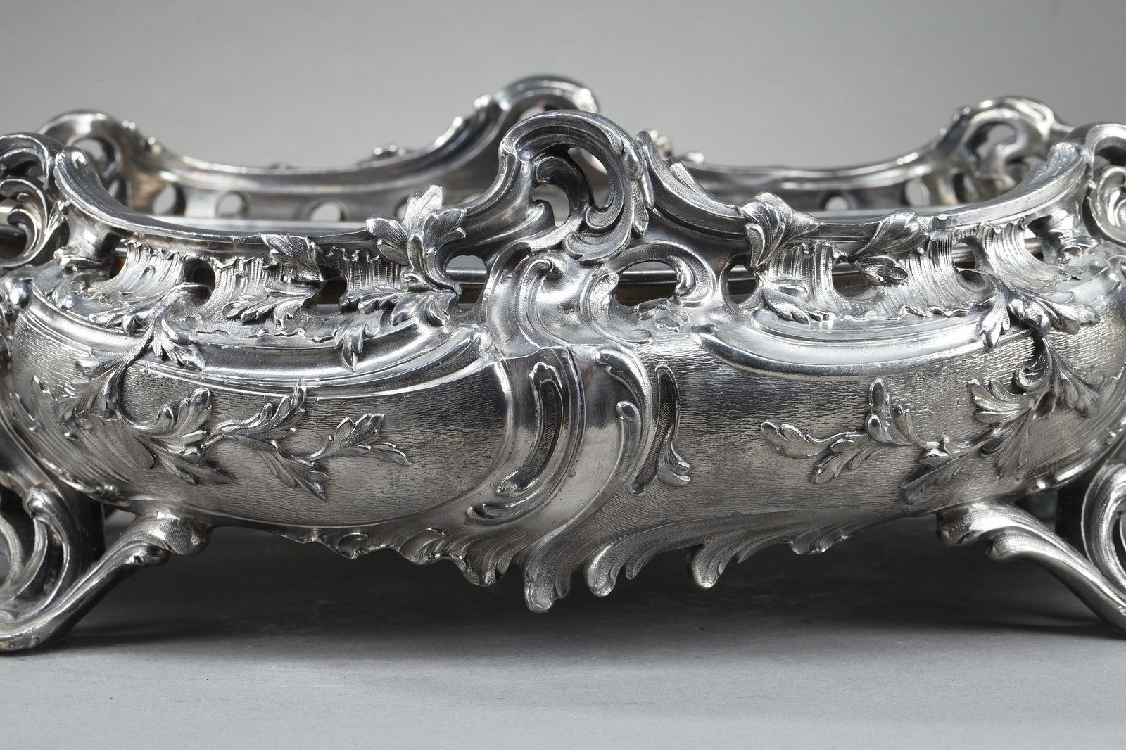 photo furniture Jardinière en bronze argenté de style Louis XV, XIXe siècle