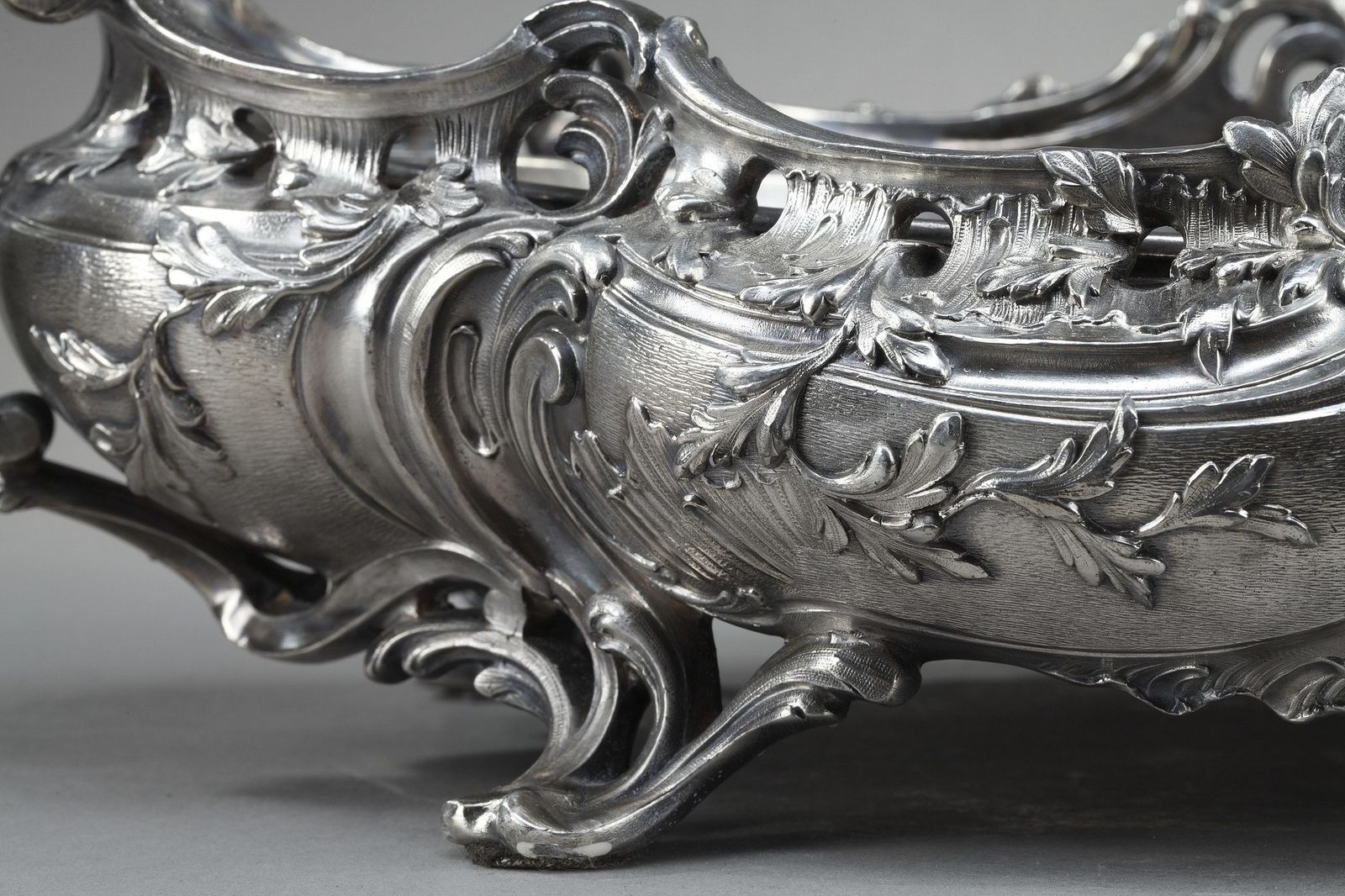 1514.0 Jardinière en bronze argenté de style Louis XV, XIXe siècle photo