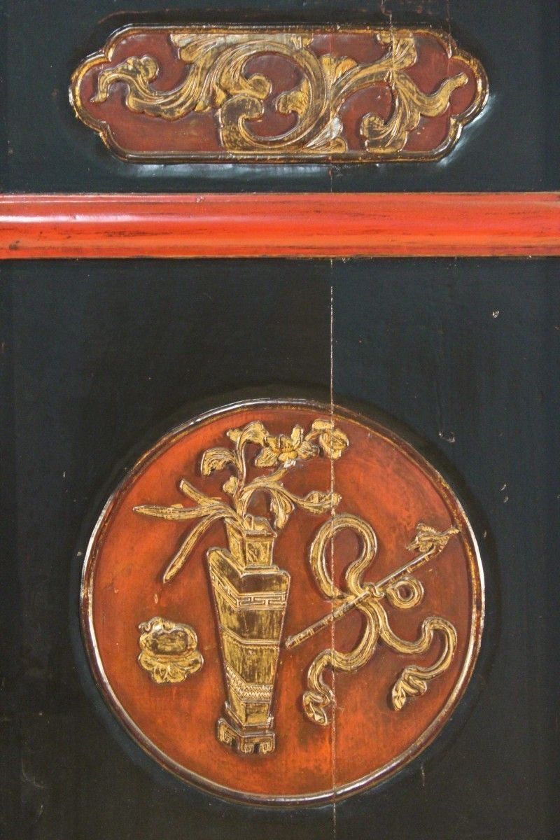 Chinese Wardrobe In Lacquered Wood photo Furniture